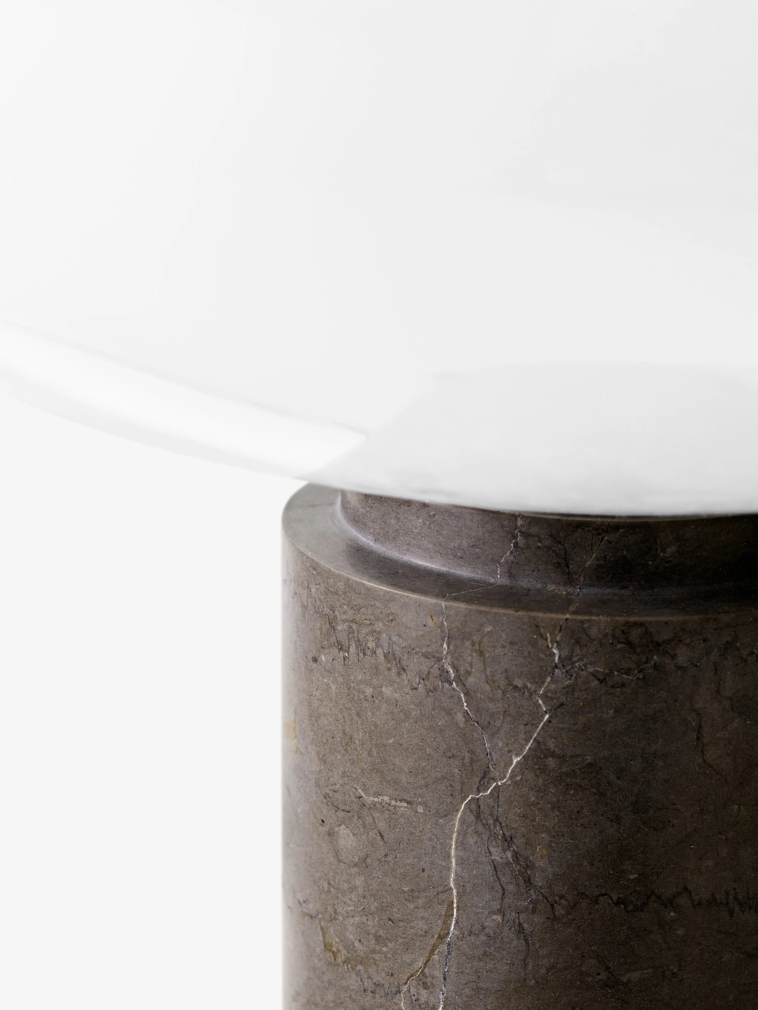 Mist AP17 Table Lamp - Grigio Caldo