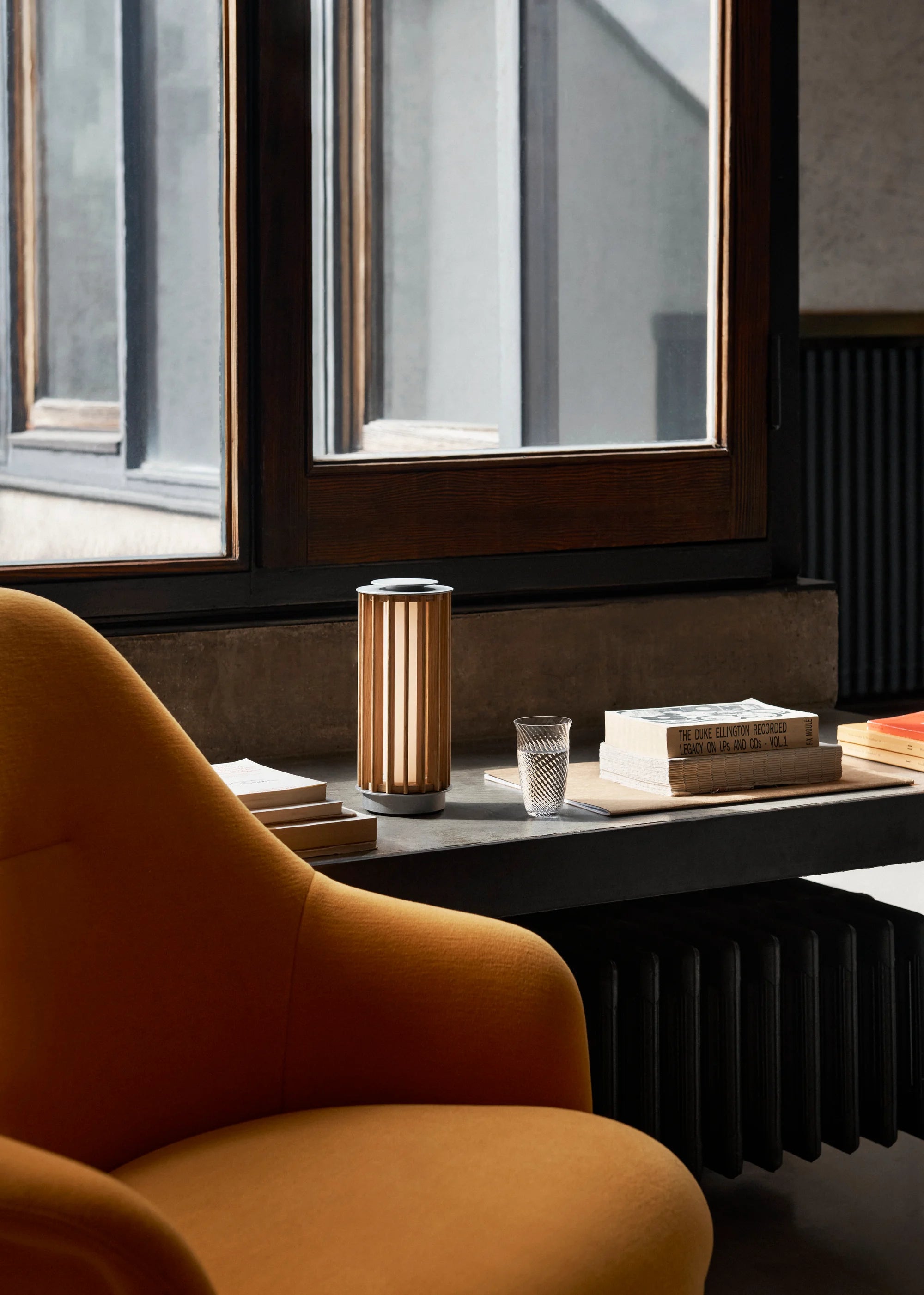 Numbra TY3 Portable Table Lamp - Aluminium/Oak-6