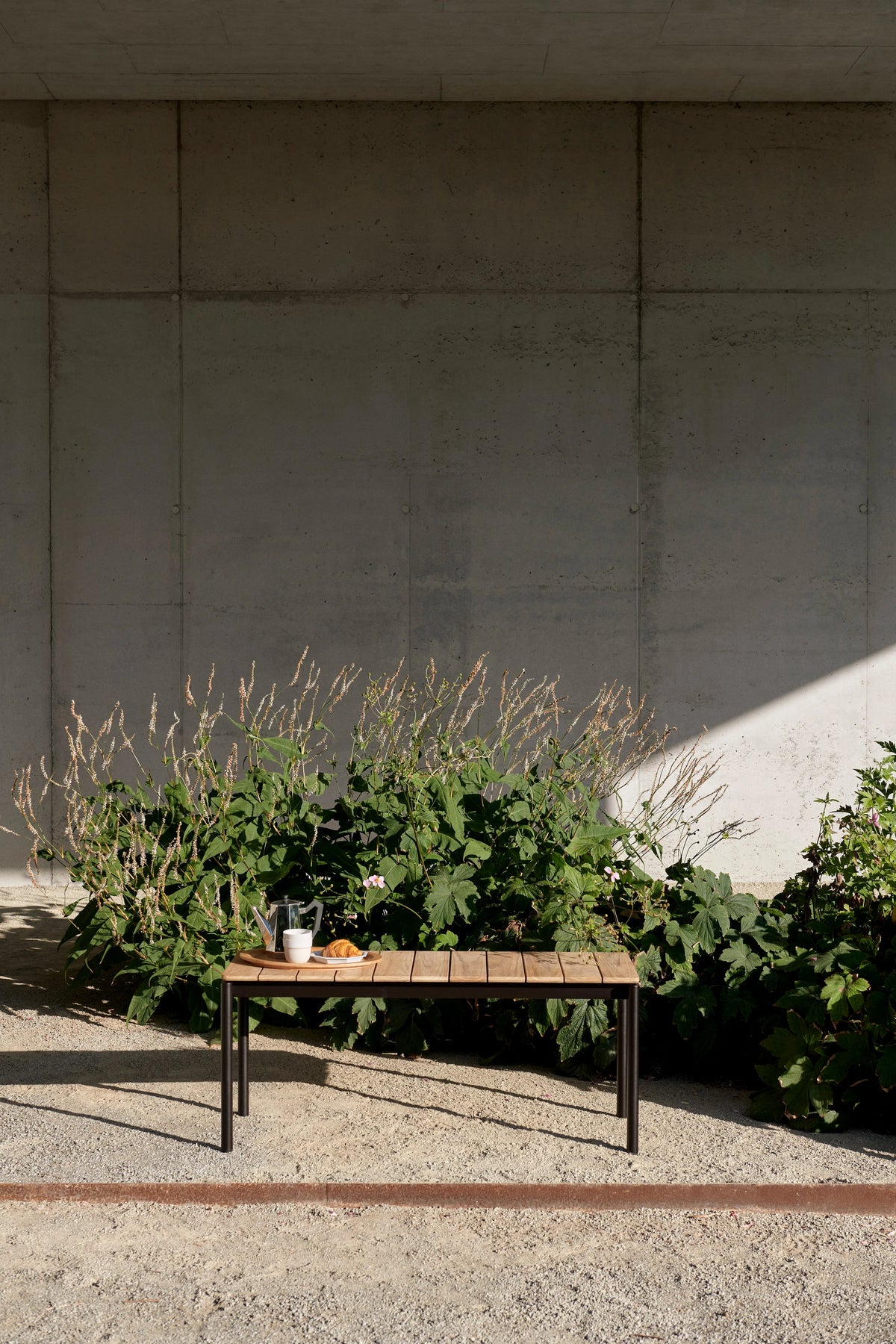 Ville AV27 Outdoor Bench - Warm Black-4