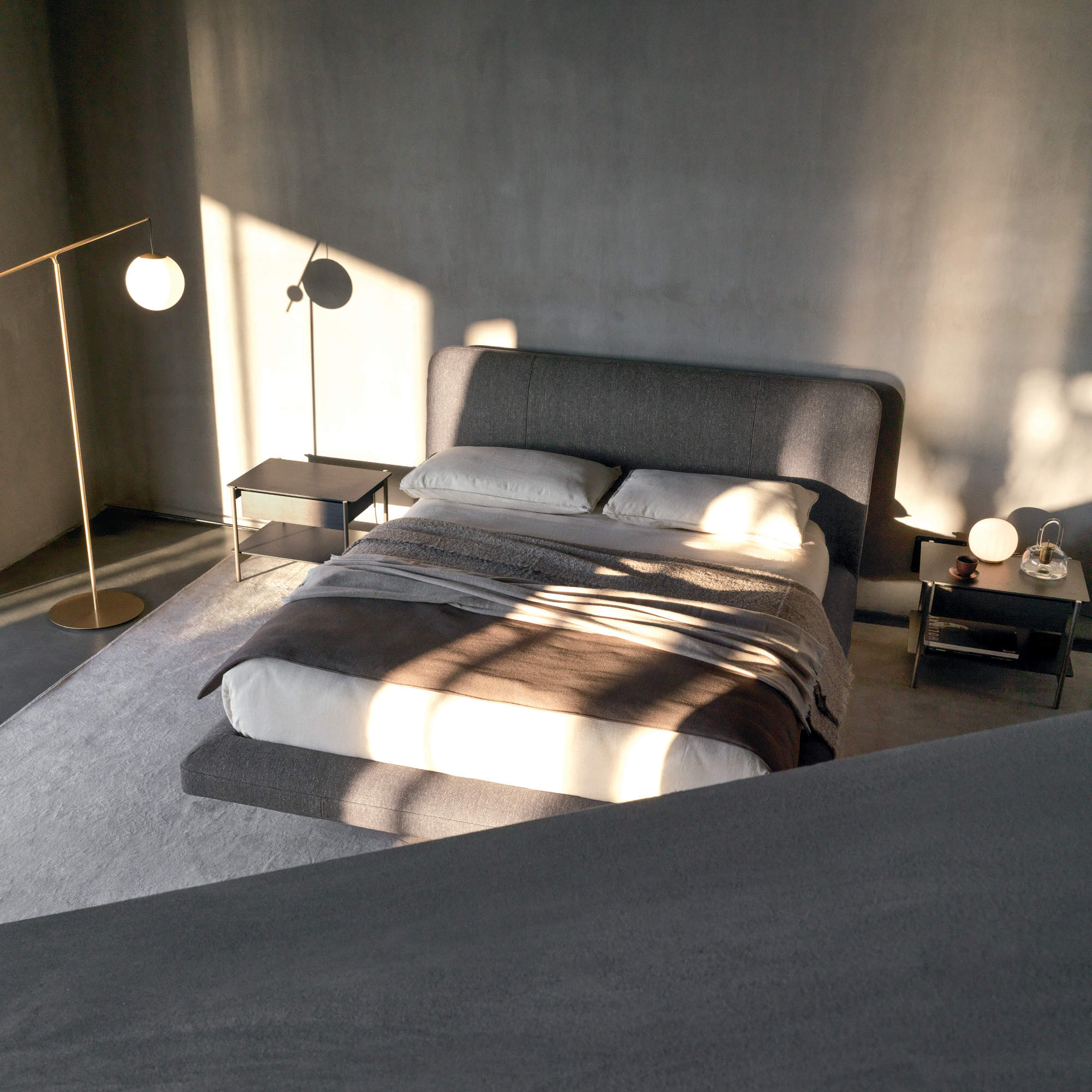 Avalon Mix 180 Bed - Leather Premium (Polar 212)/Fabric M (Malaga 01)-3