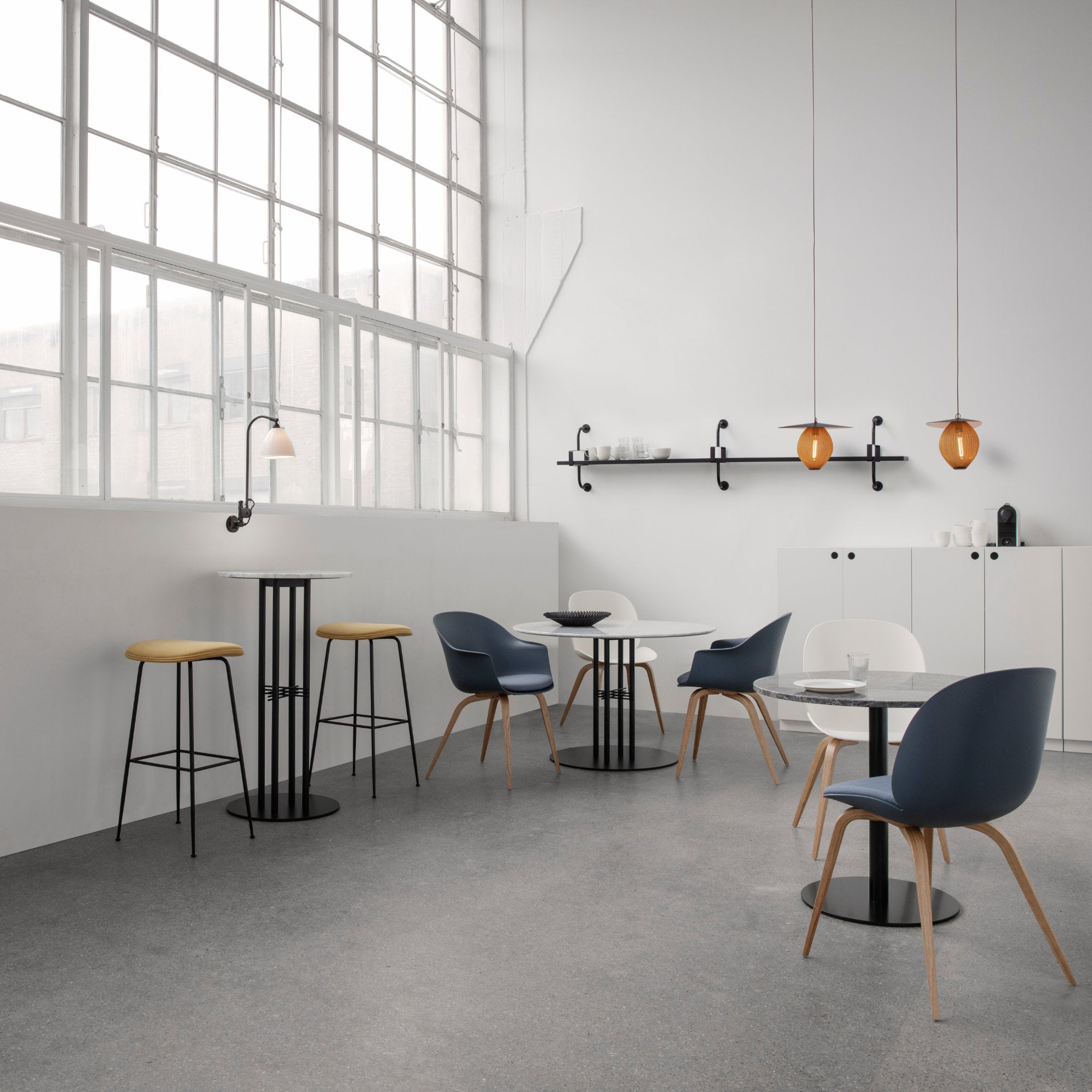 Beetle 10226 Barstool - Black Matt / Fabric B (Eero Special FR 106)-4