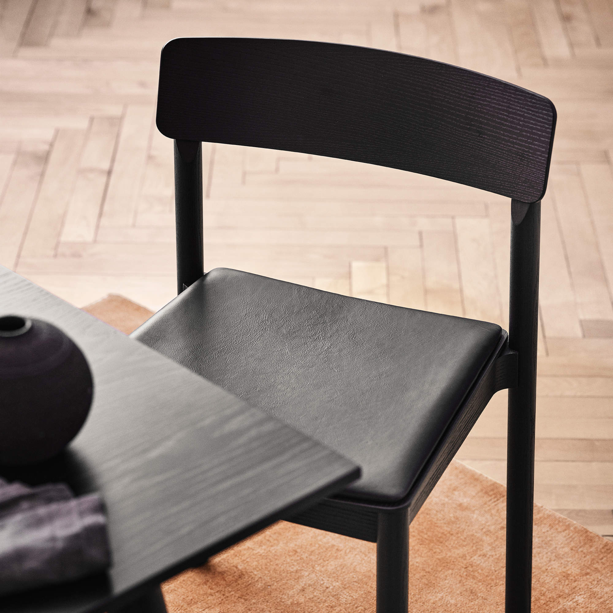 Betty TK3 Dining Chair - Black/Leather (Noble Aniline Black)-2