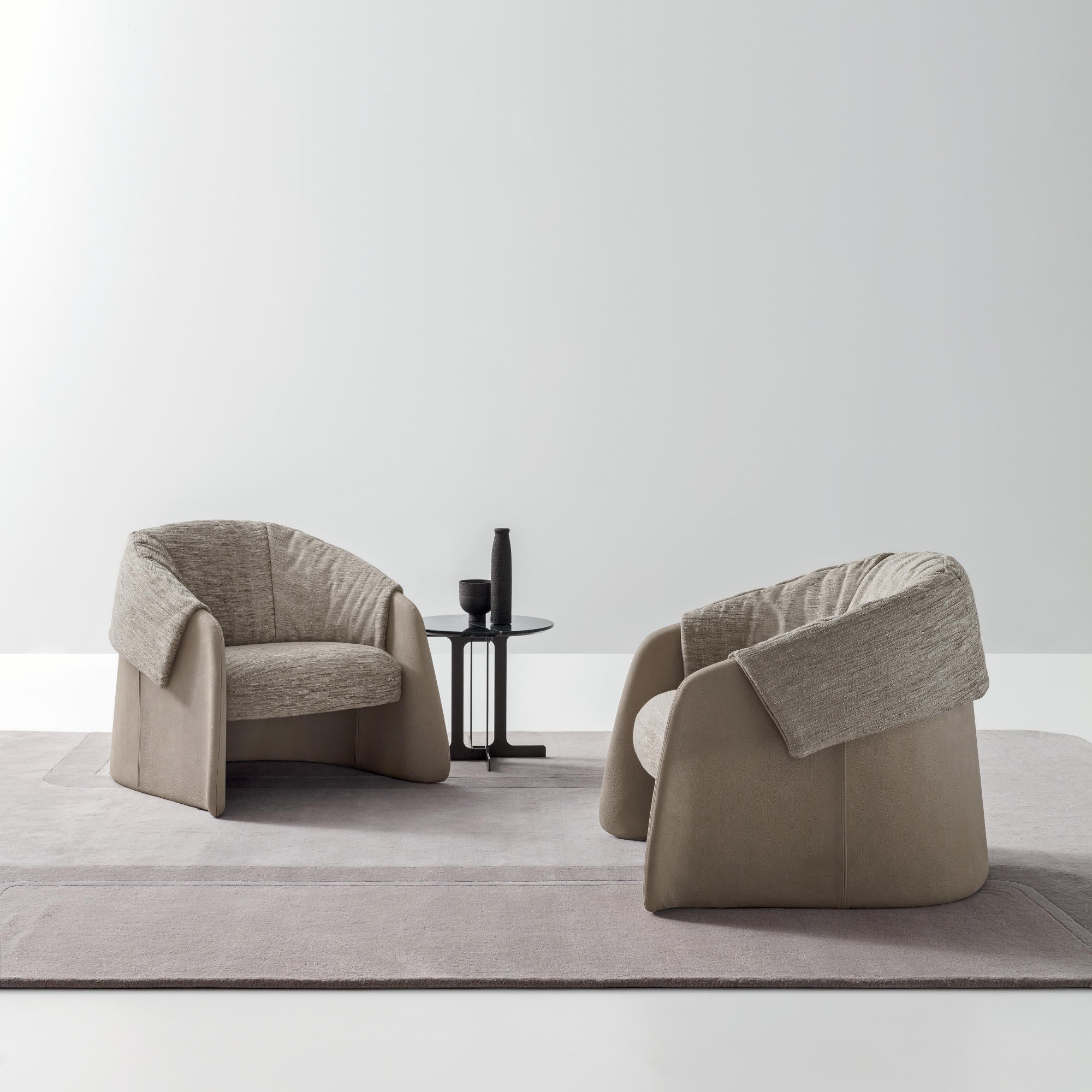 كرسي بذراعين بليزر P10M0 ميكس - جلد VIP (Vogue 403)/قماش U (Upside 106)-3