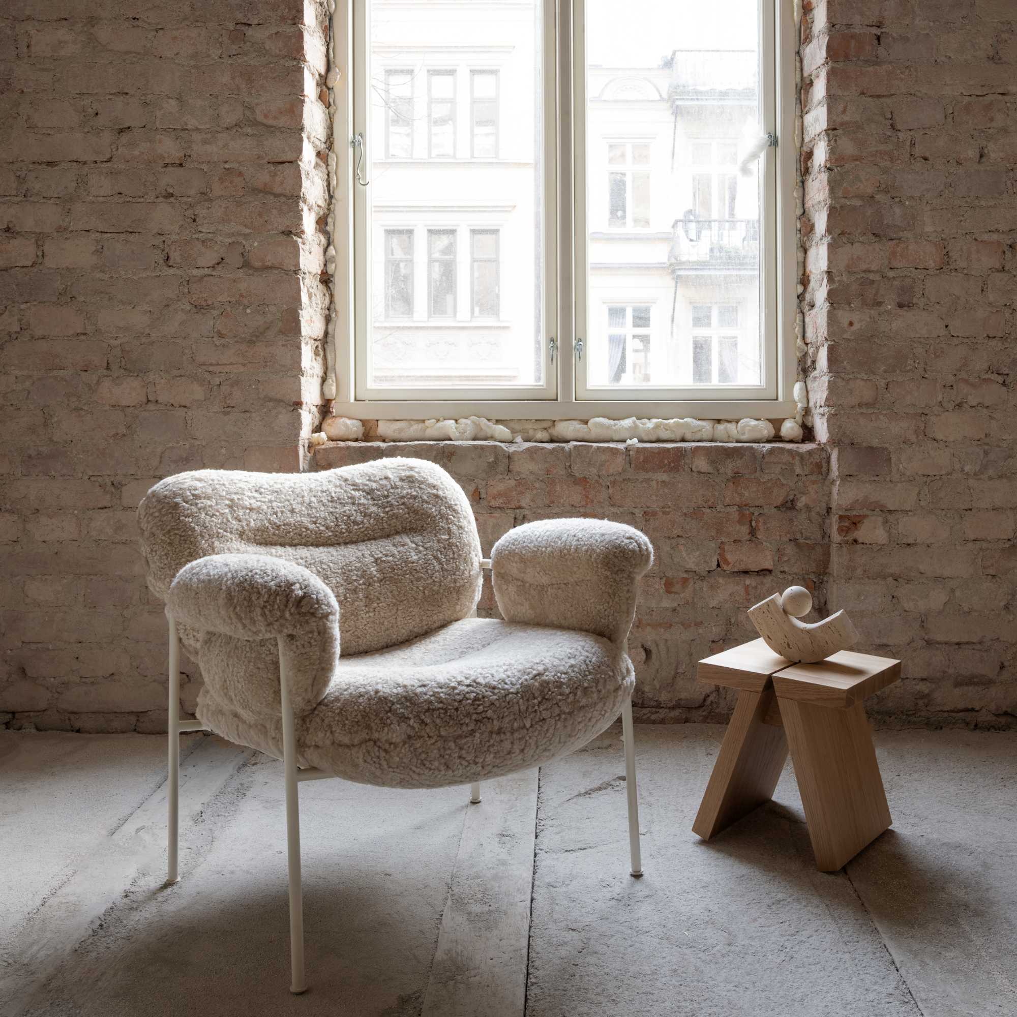 Bollo Lounge Chair -  Pearl White Ral 1013/Velvet D (Ritz 0216)-4