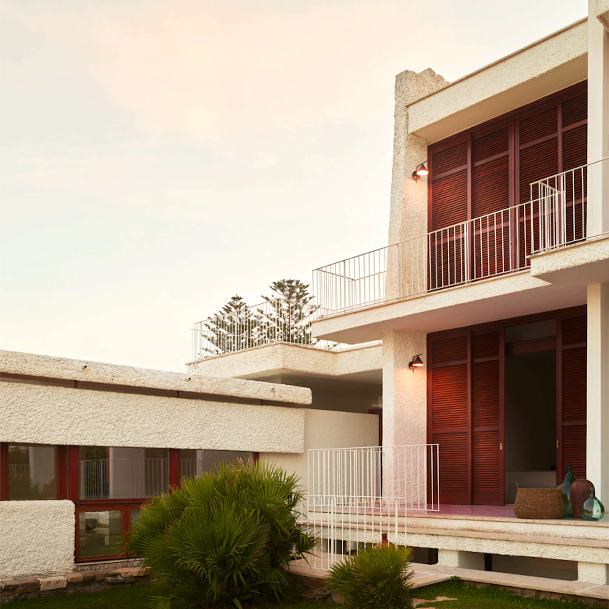 Captain Flint W1 Outdoor Wall Lamp - Deep Brown