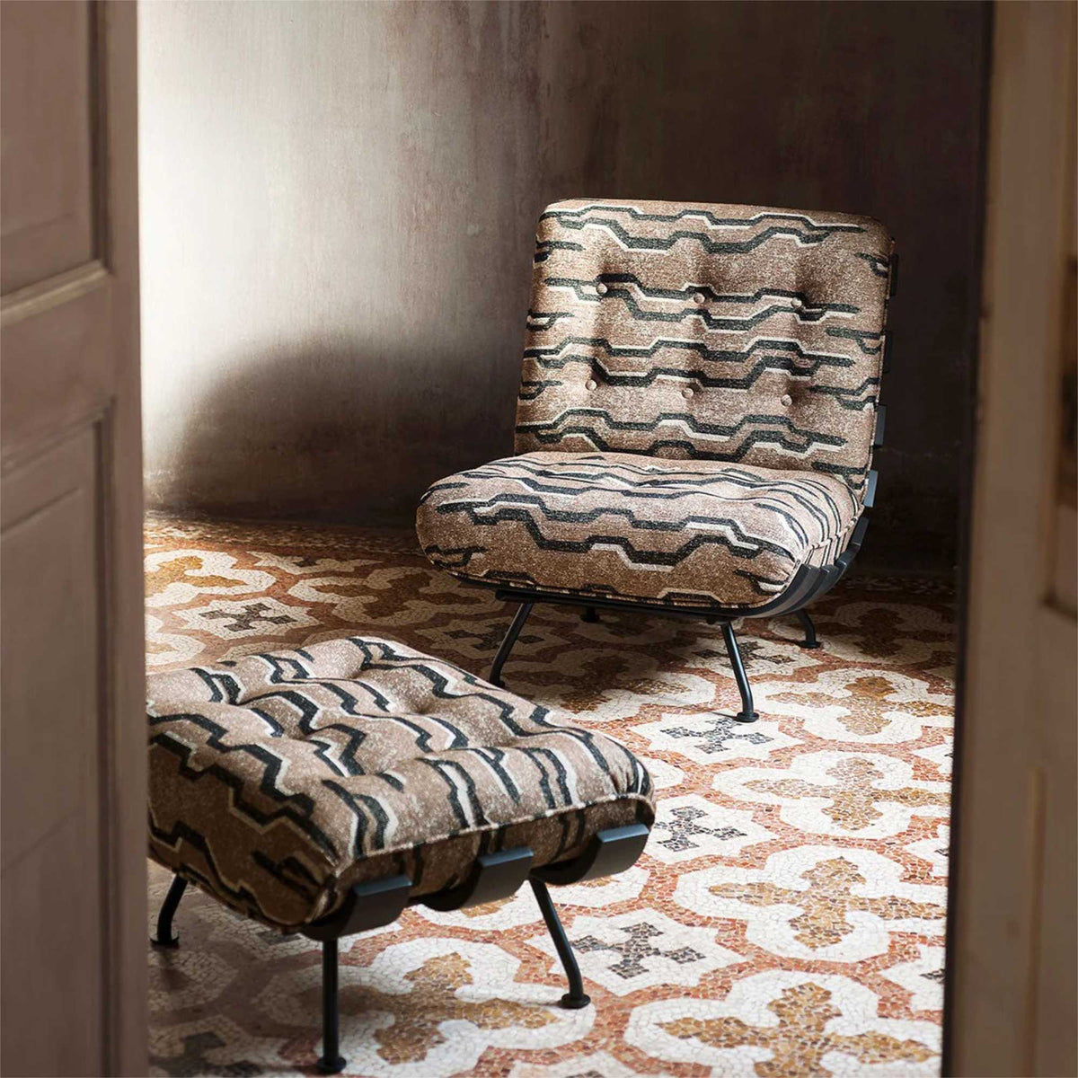 Costela Armchair – 74x83 / Metal (Black) / Wood (Black Stained T121) / Leather V (Super Vigne 03)-2