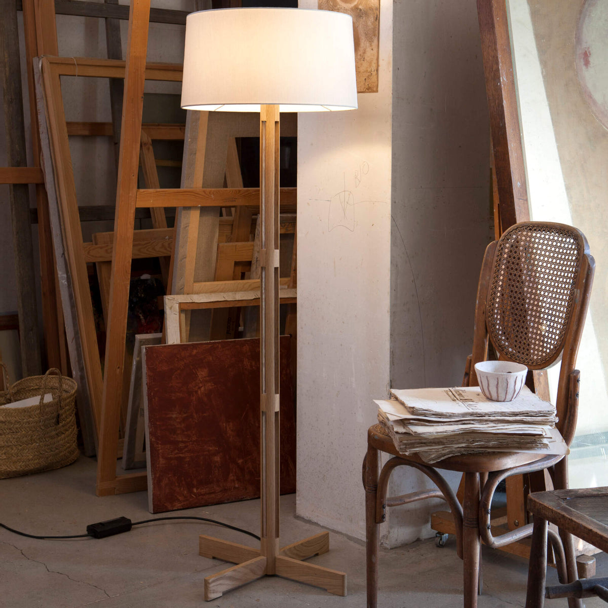 FAD Floor Lamp – 45x150 / Wood (Natural Oak) / White Linen Lampshade-2