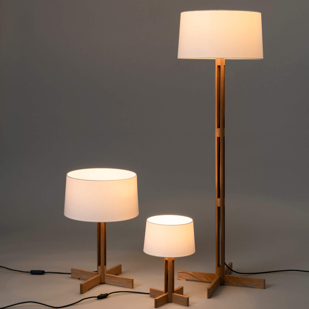 FAD Table Lamp – 26x42 / Wood (Natural Oak) / White Linen-4
