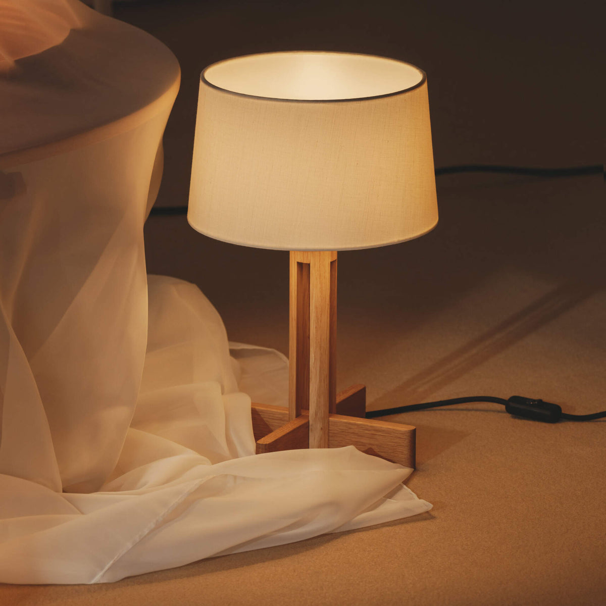 FAD Table Lamp – 26x42 / Wood (Natural Oak) / White Linen-2