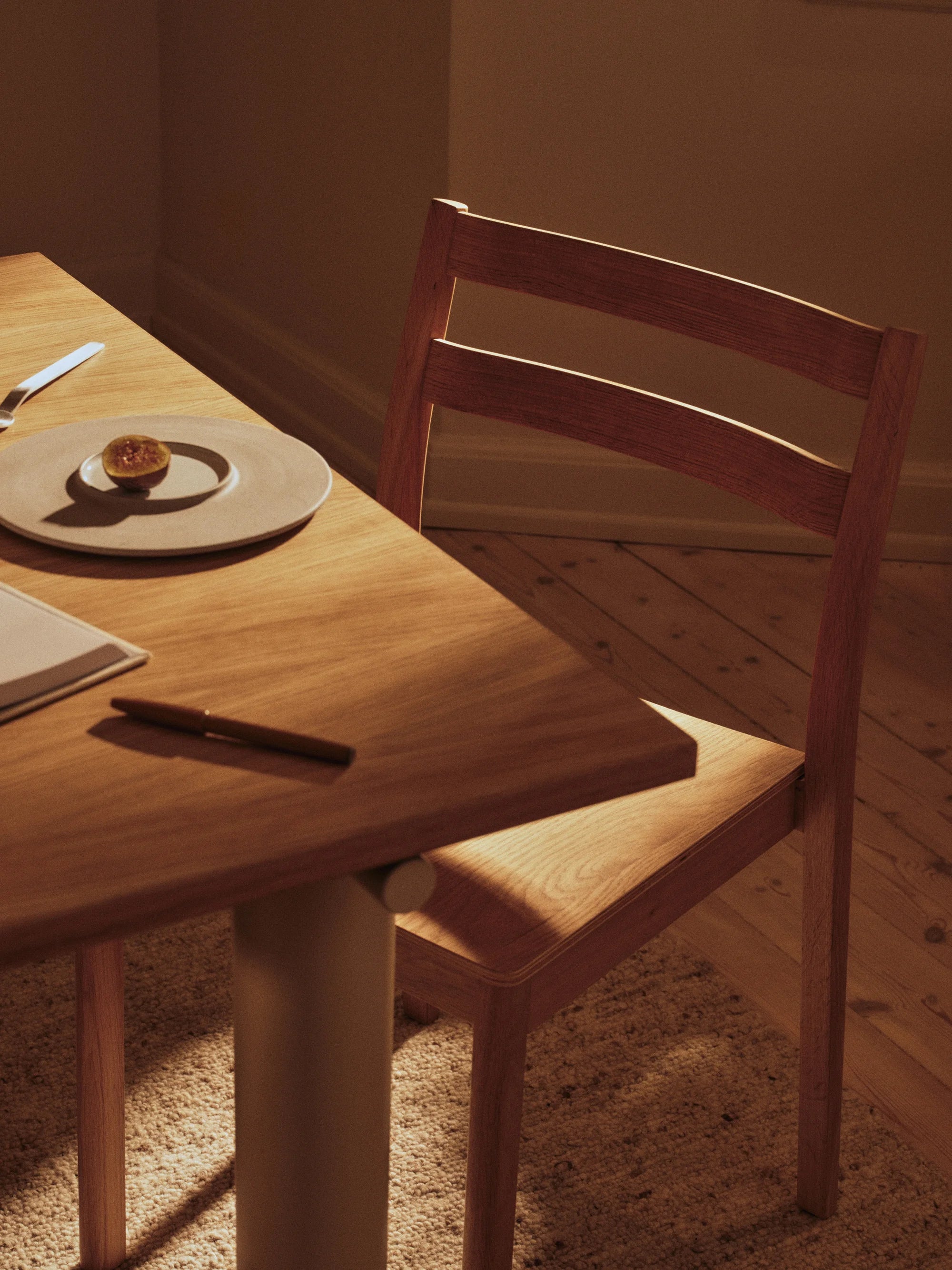 Atura 200 Dining Table - Light Cashmere/Natural Oak-4