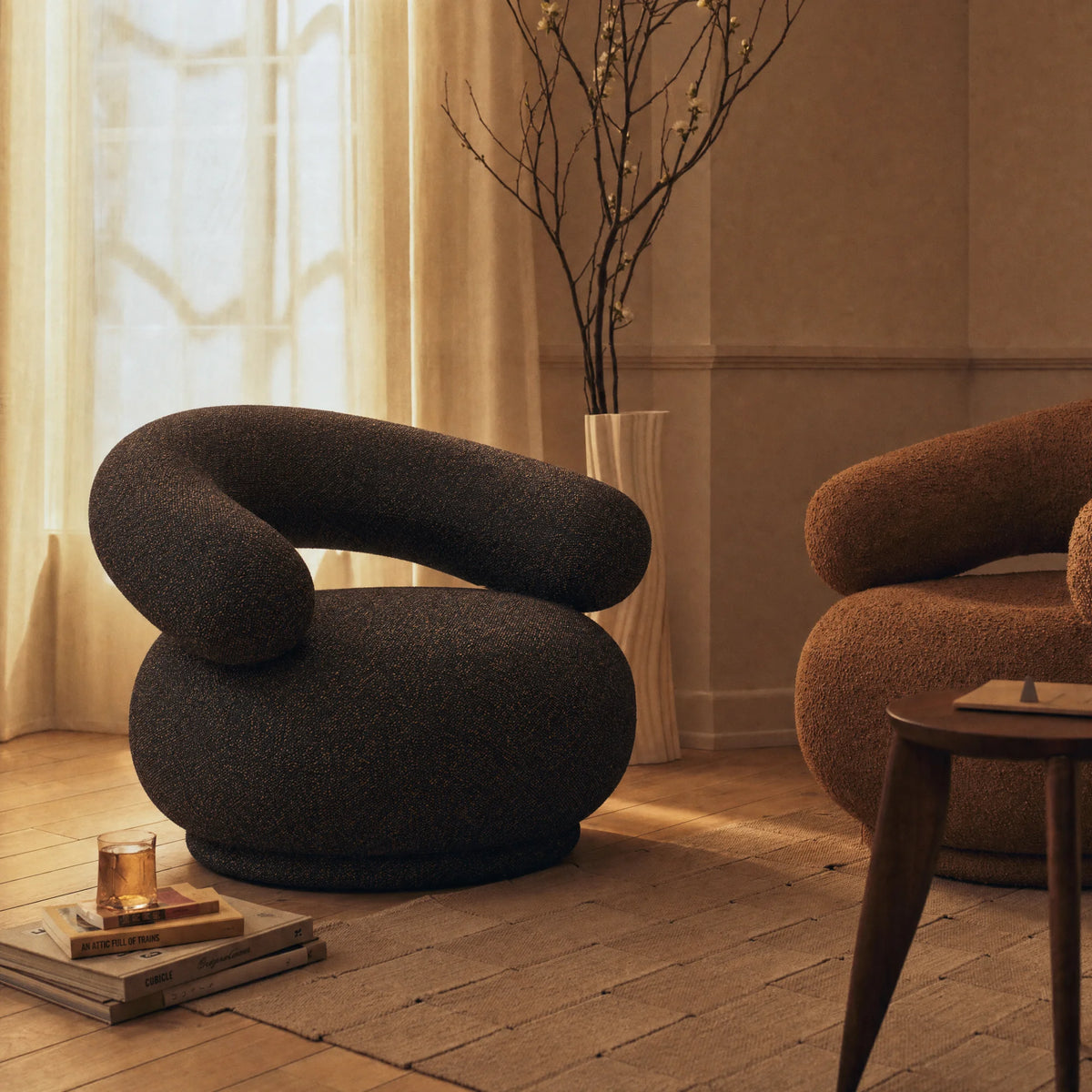 Orbo Lounge Chair - Fabric 5 (Vanir Black/Honey)