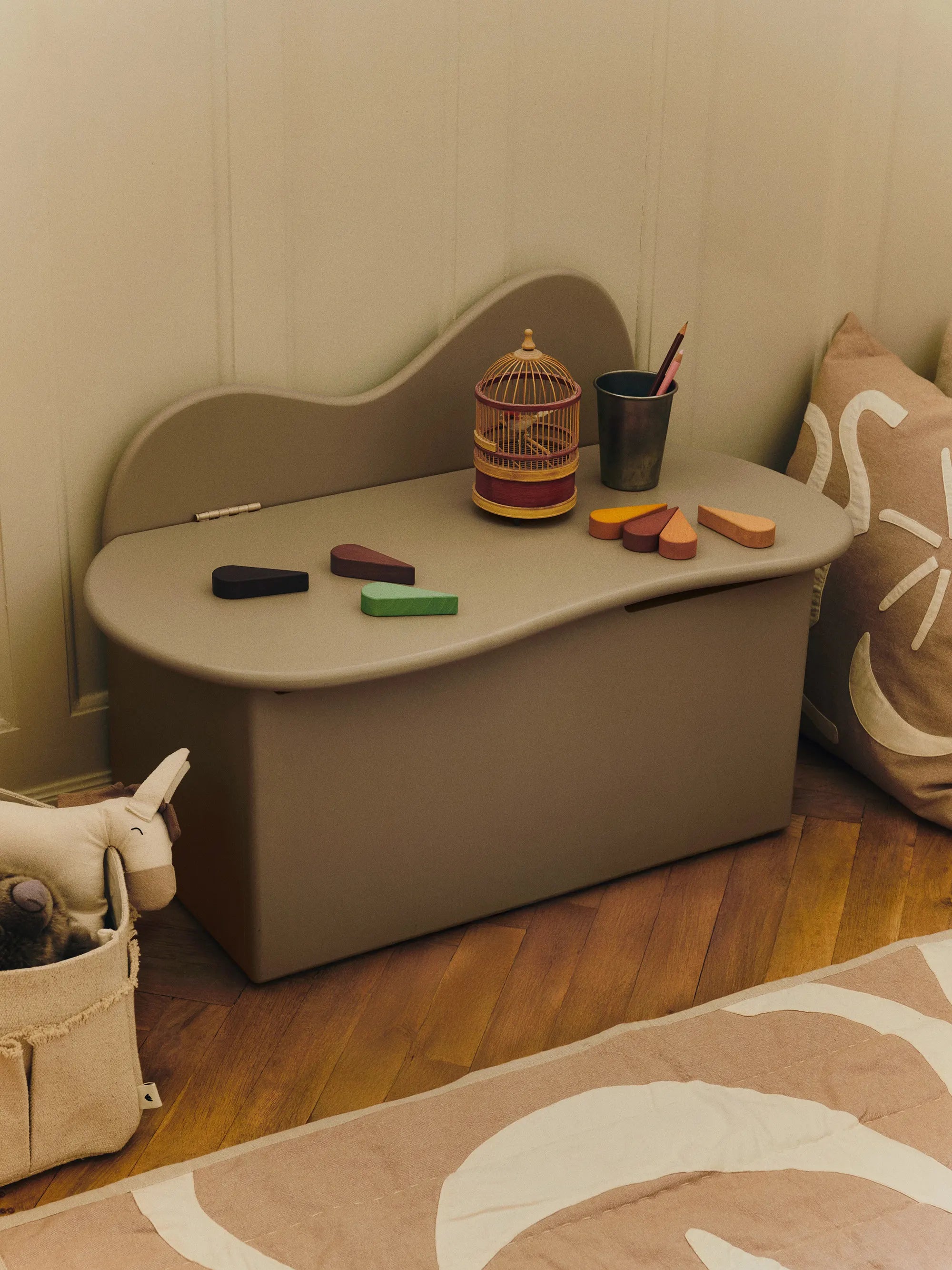 Slope Storage Bench - Cashmere-6