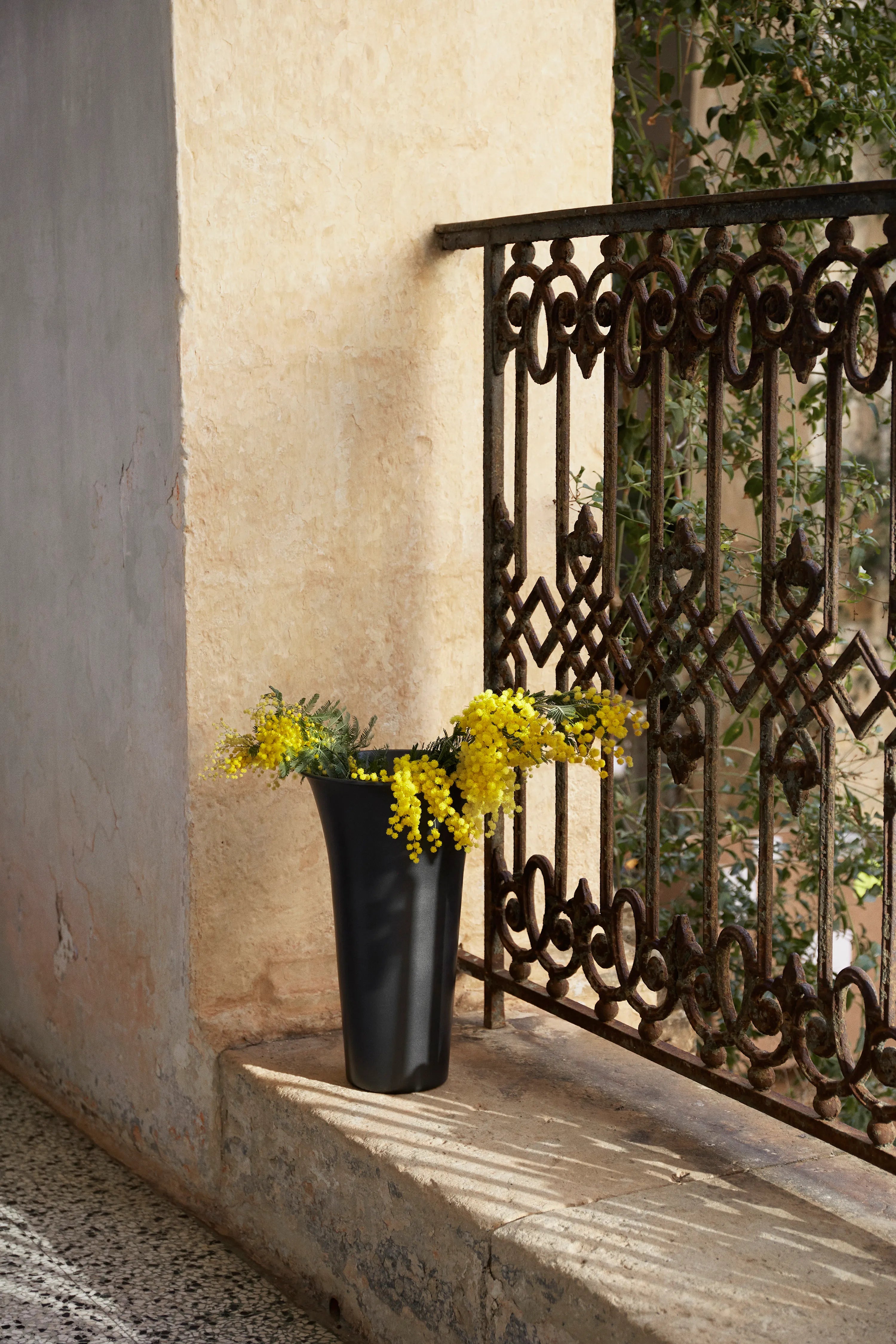 Spun Alu Vase - Blackened Aluminium-2