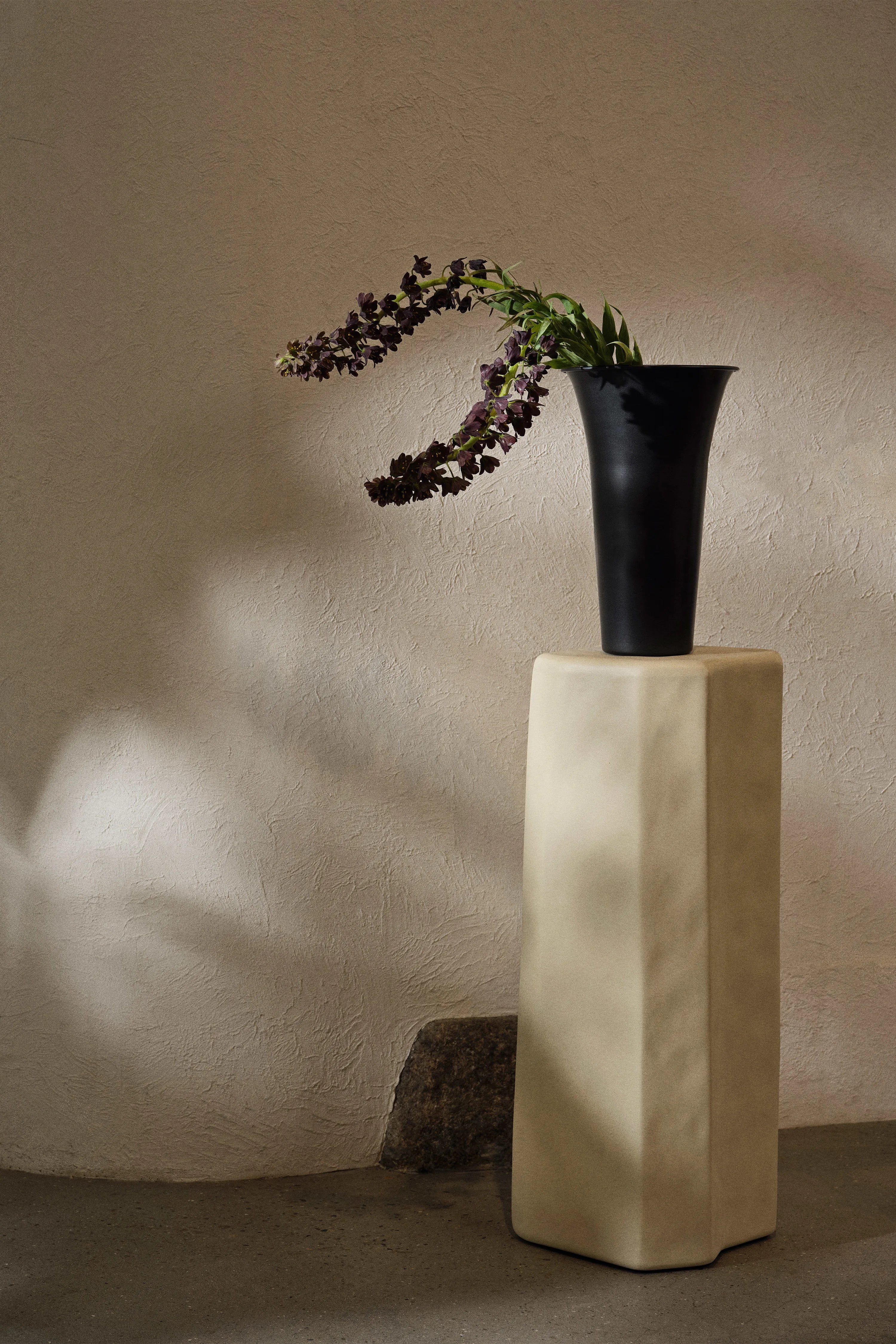 Spun Alu Vase - Blackened Aluminium-4