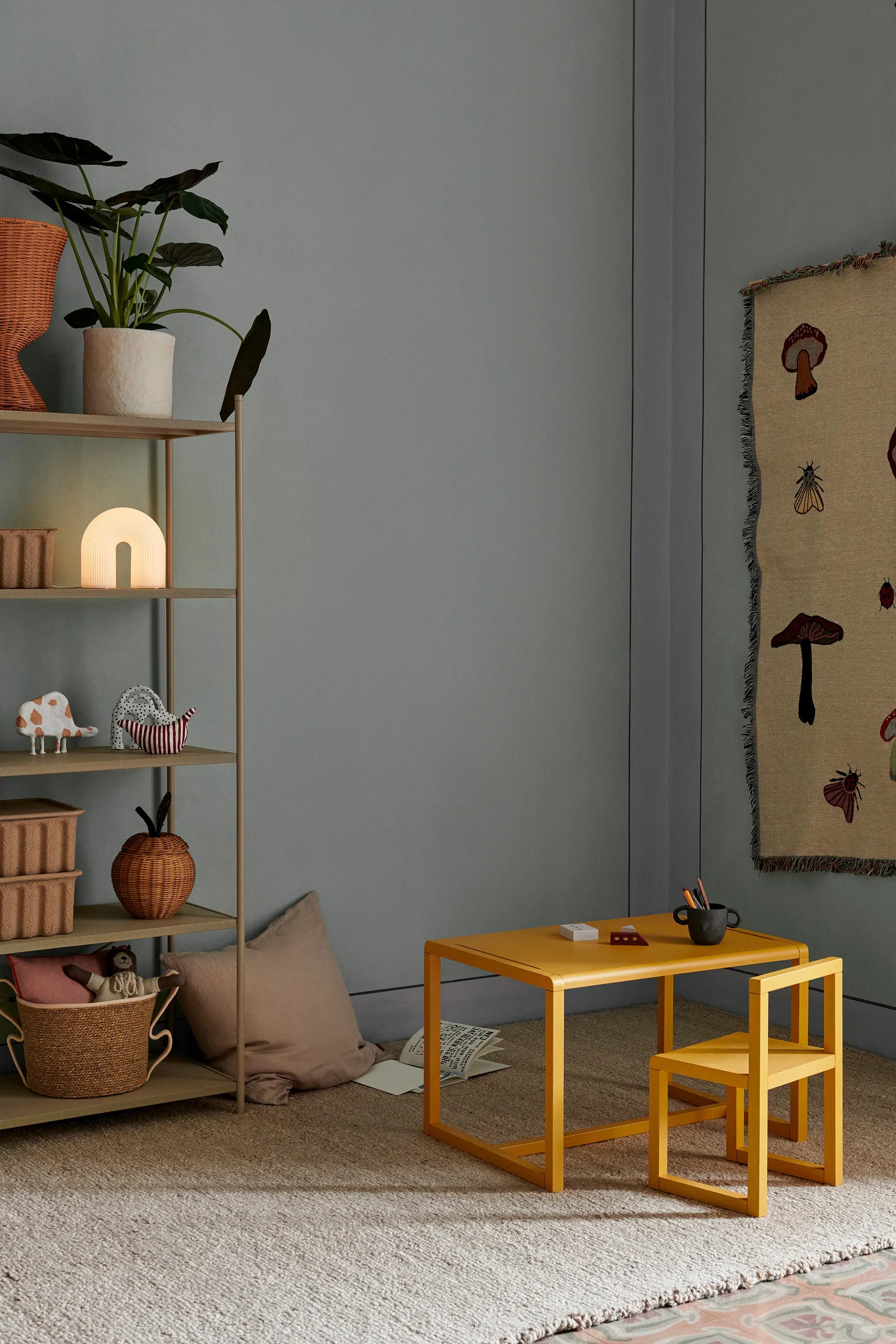 Vuelta Table Lamp - White-4