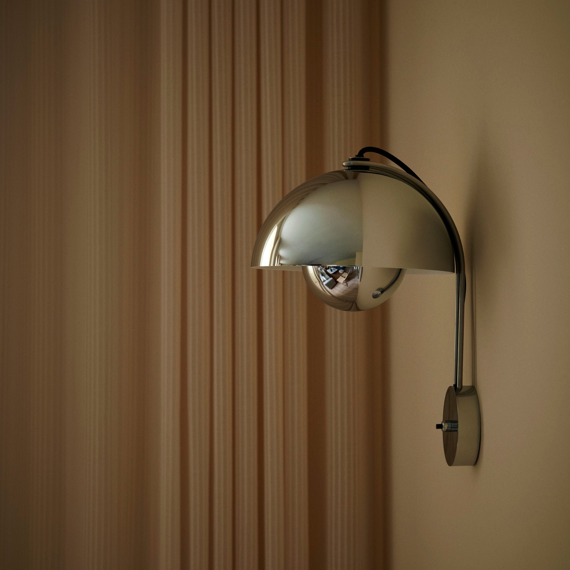 Flowerpot VP8 Wall Lamp - Chrome-Plated