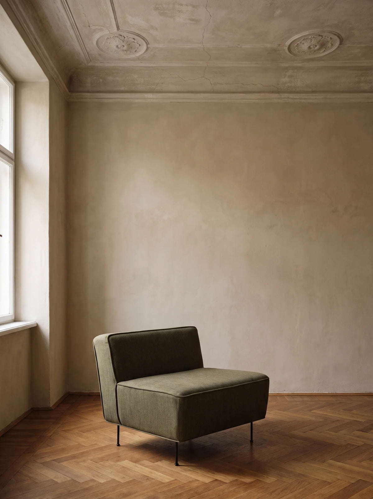 Modern 10900 Line Lounge Chair  - Black Semi Matt/Fabric A (Guest 0270)