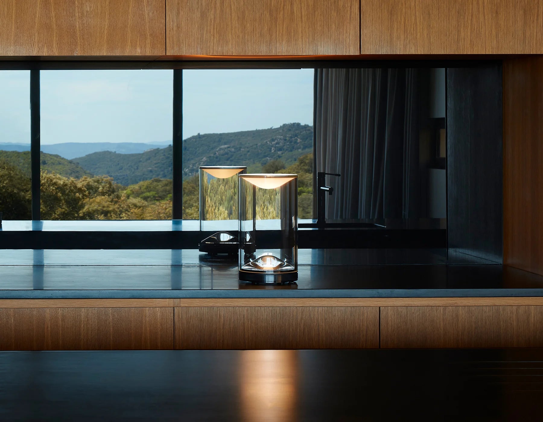 Eva 2700K Table Lamp - Anodised Black-5