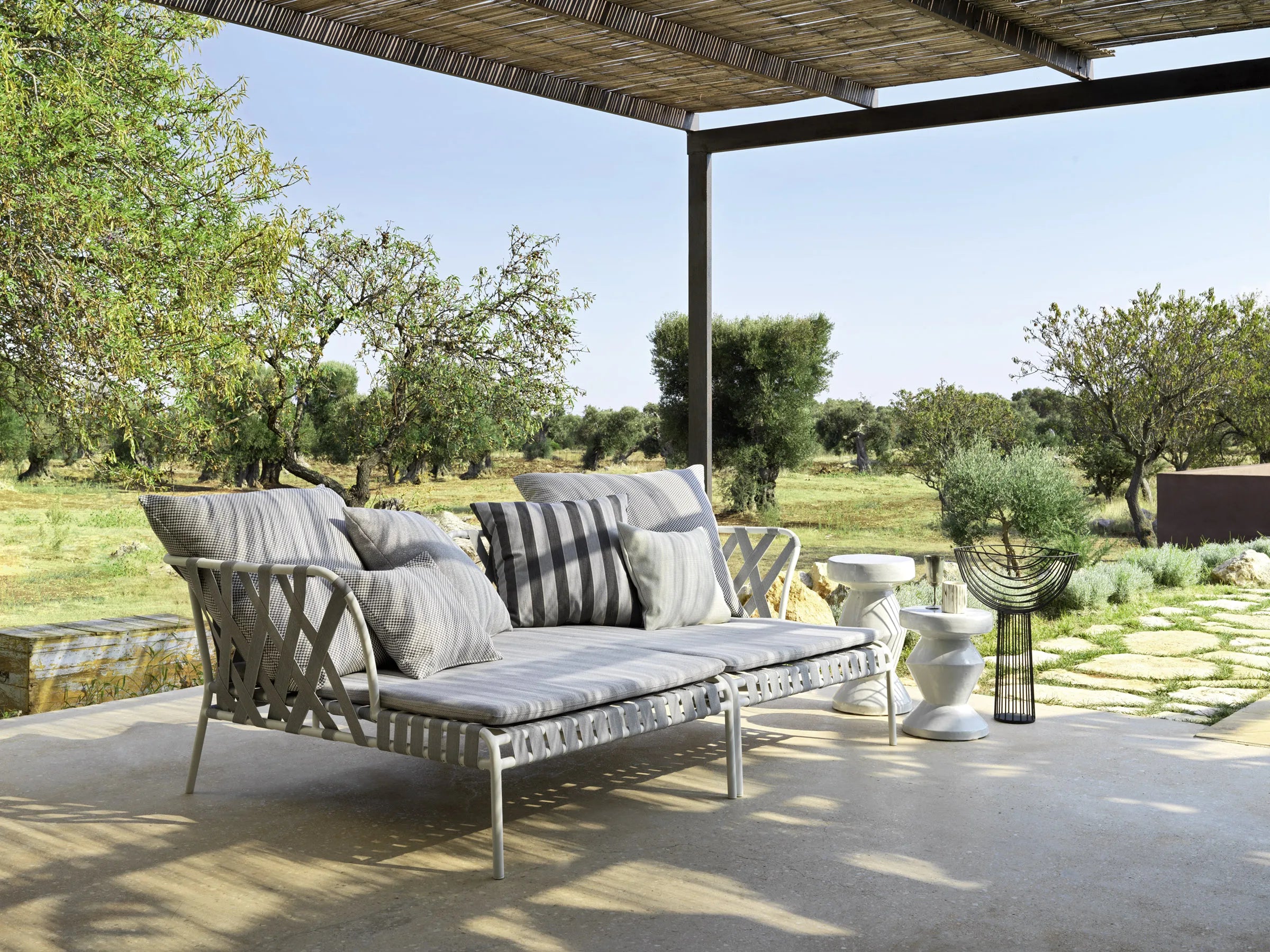 Inout 49 Outdoor Side Table - Anthracite Grey-5