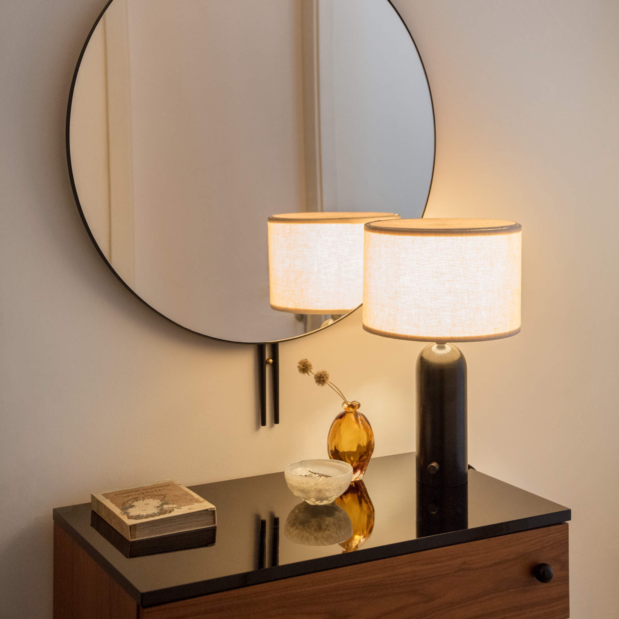 Gravity 10012339 Small Table Lamp - Black Marble/White Shade-3