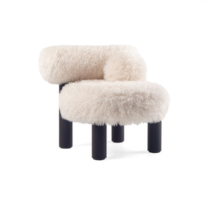 كرسي Gropius CS2 ذو الذراعين المنخفض - خشب الدردار الملون باللون الأسود/قماش G (فرو صناعي من Azur Cotonneux)