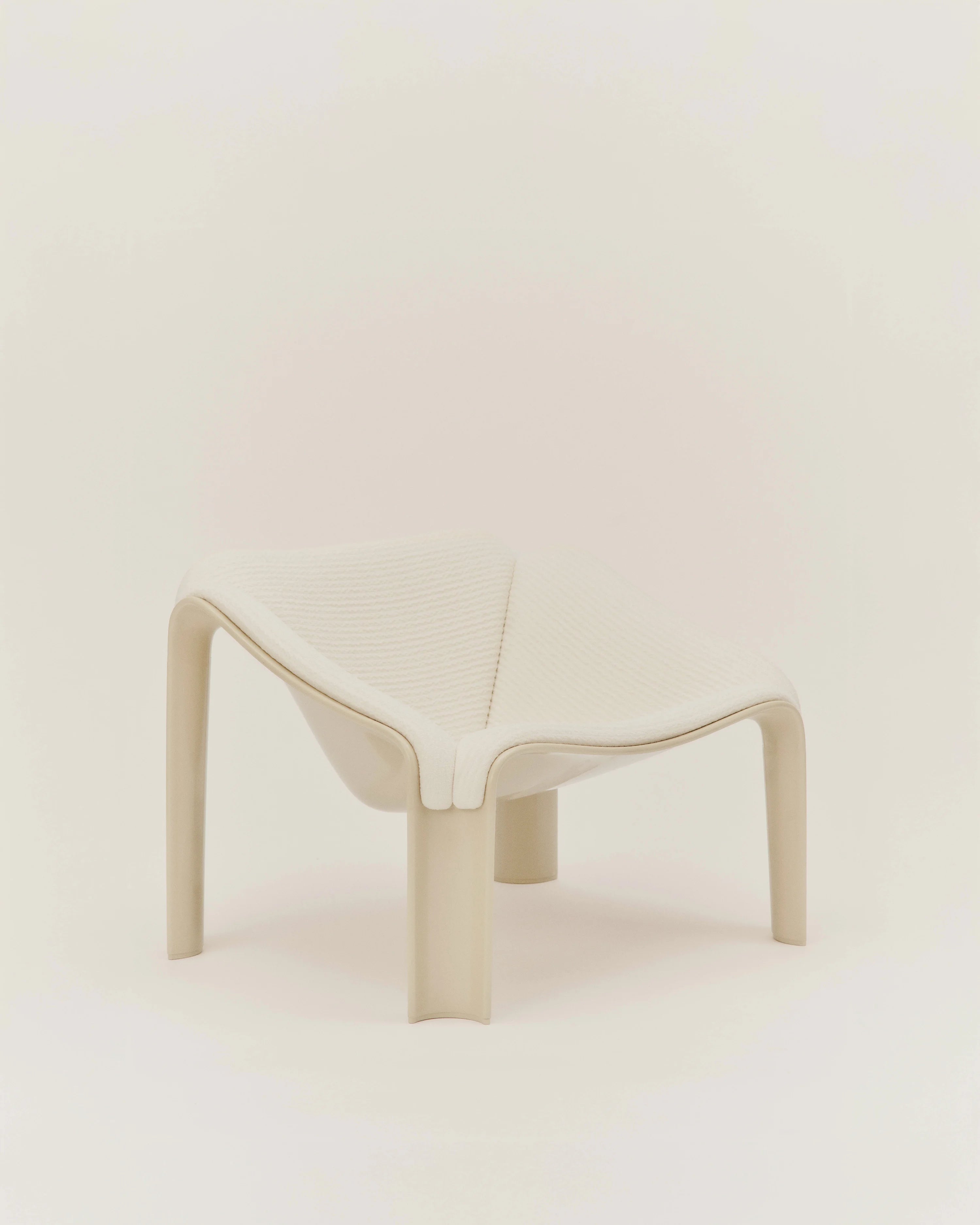 F300 Lounge Chair - Alabaster White/Fabric B (Alberobello 027)-7