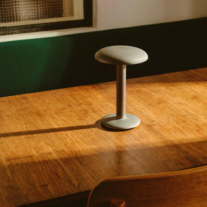 مصباح طاولة محمول من Gustave Residential - أبيض مطفي