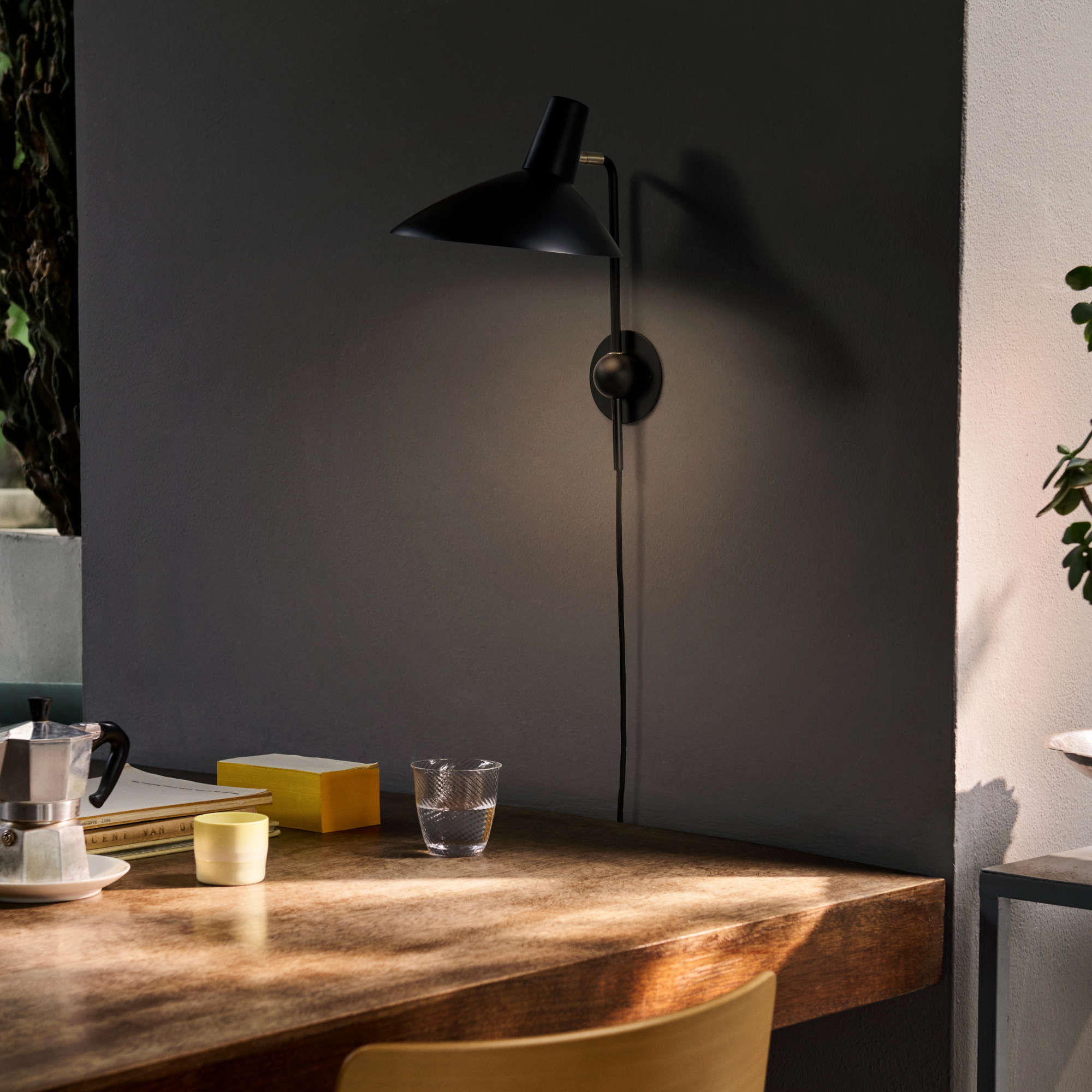 Tripod HM12 Wall Lamp - Black-2
