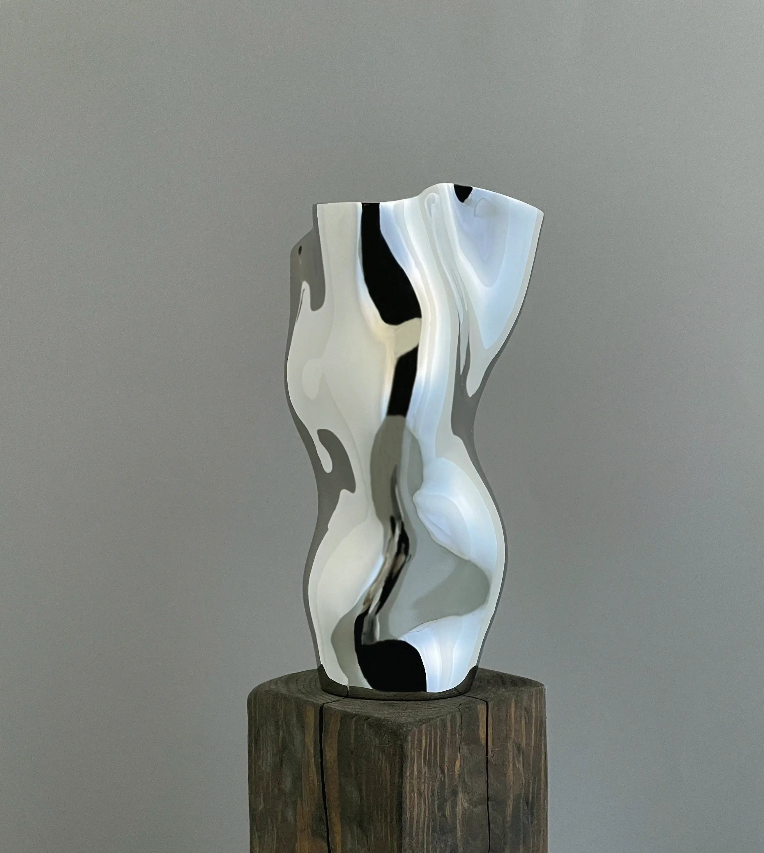 Ostrea 25 Vase - Titanium-3