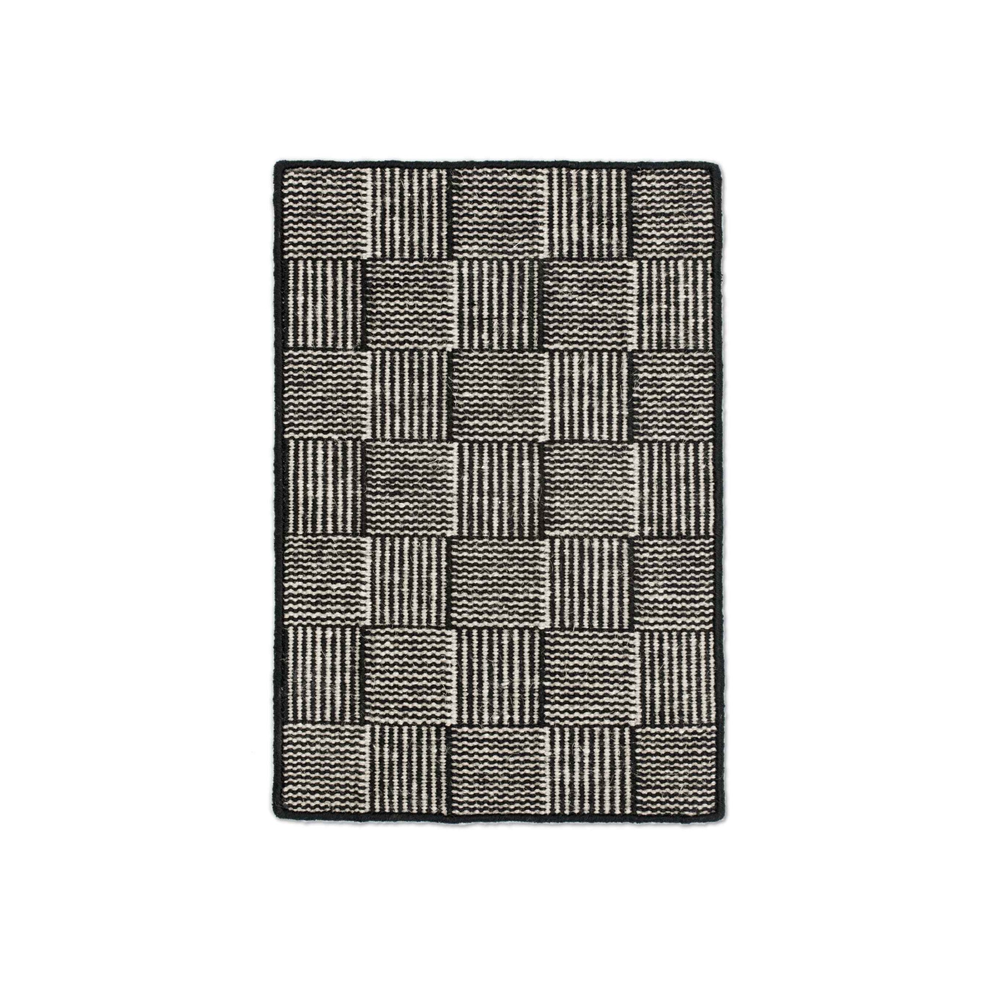 سجادة شطرنج - أسود - 300x200-1