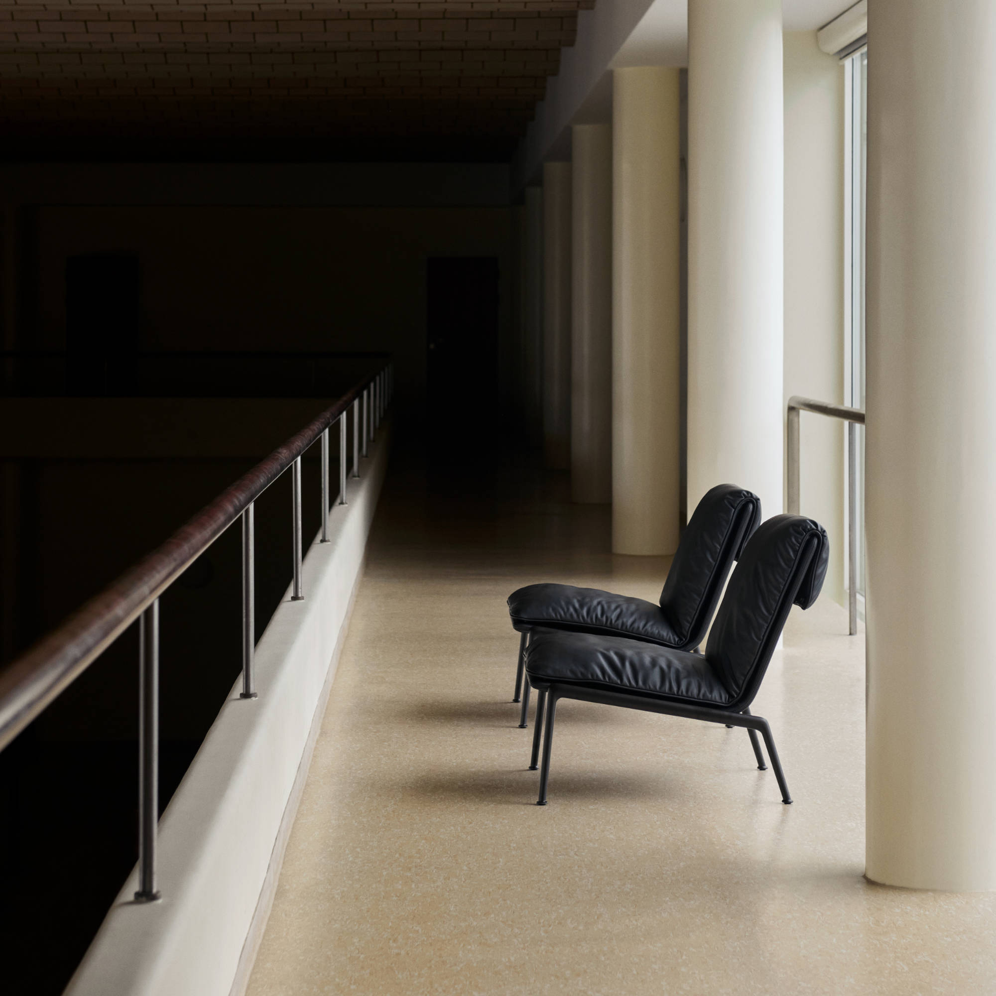 Muno LN18 Armchair - Warm Black/Leather (Noble Aniline)-3