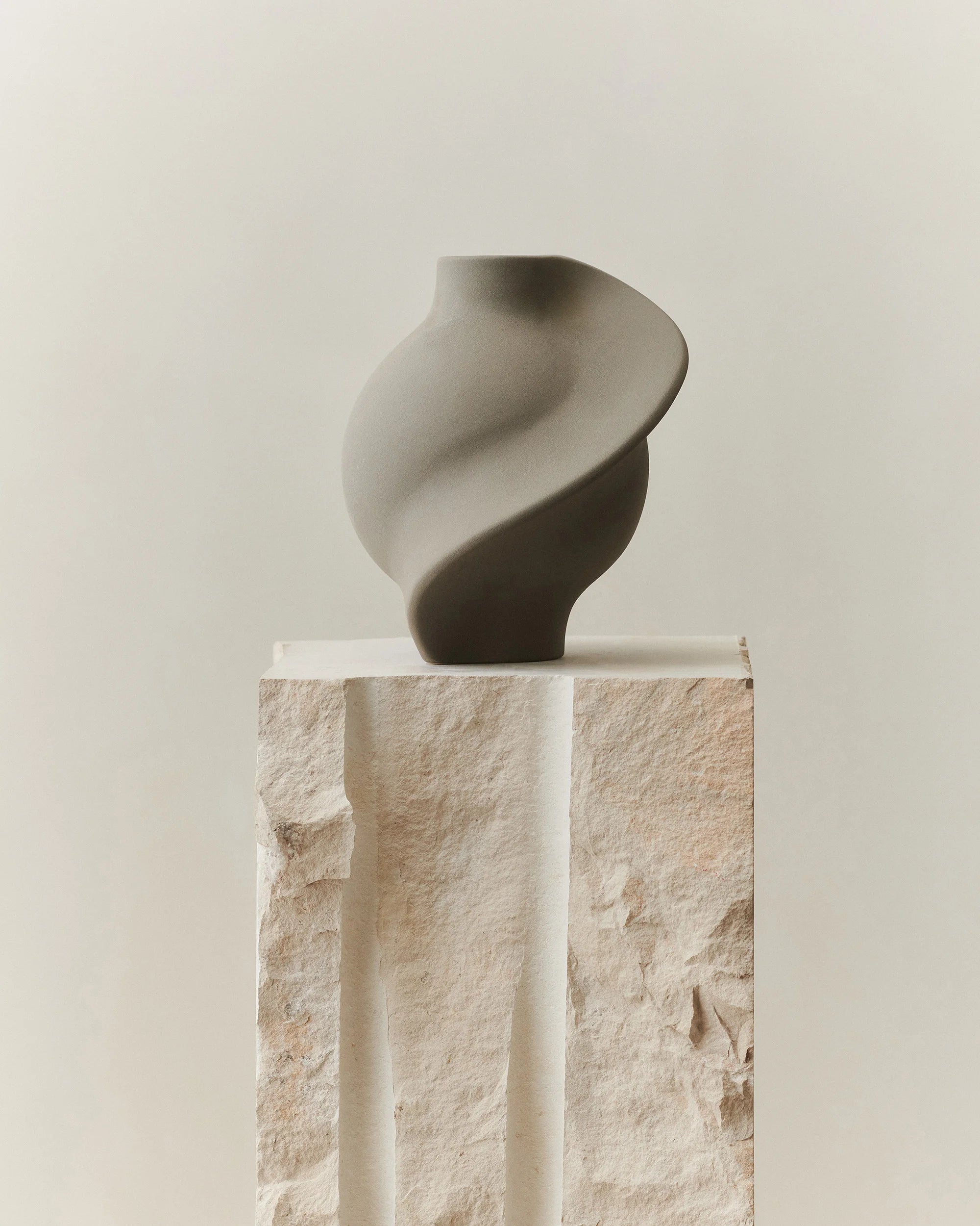 Pirout 02 Vase - Ink Black-3