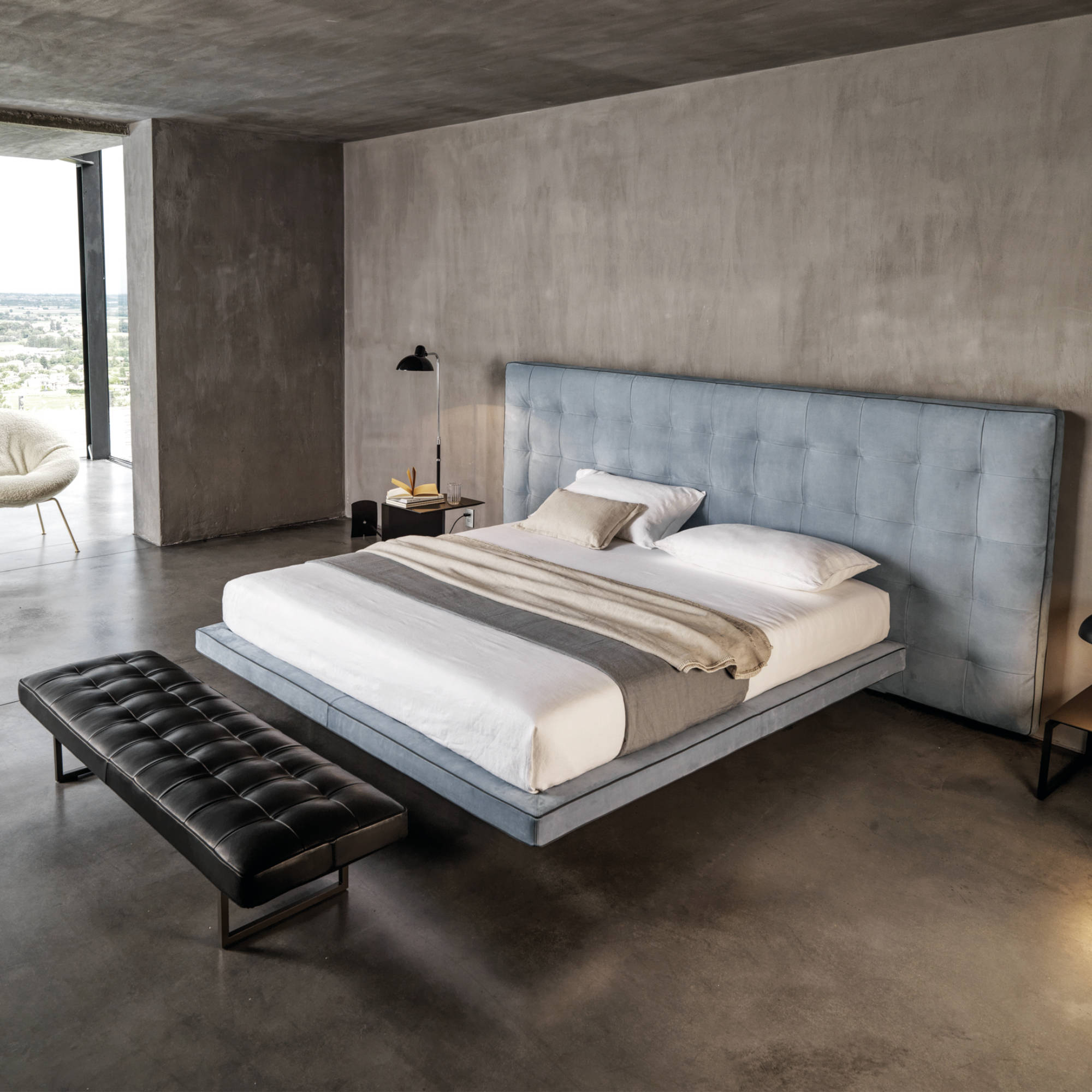 Ludwig 180 Bed - Leather Z (Nabuk 31 Avio)