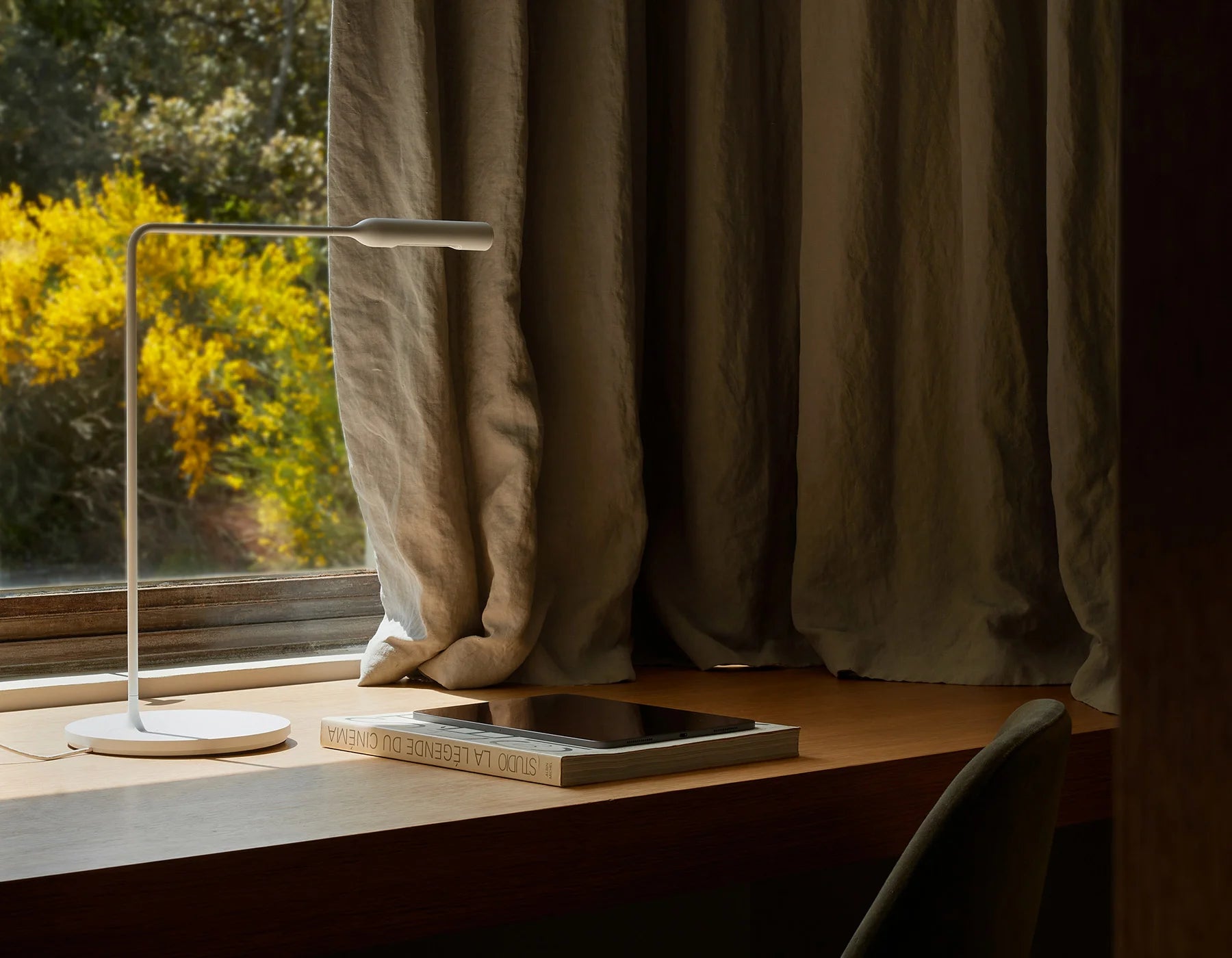Flo Desk 2700K Table Lamp - Yellow Gold Brushed-9