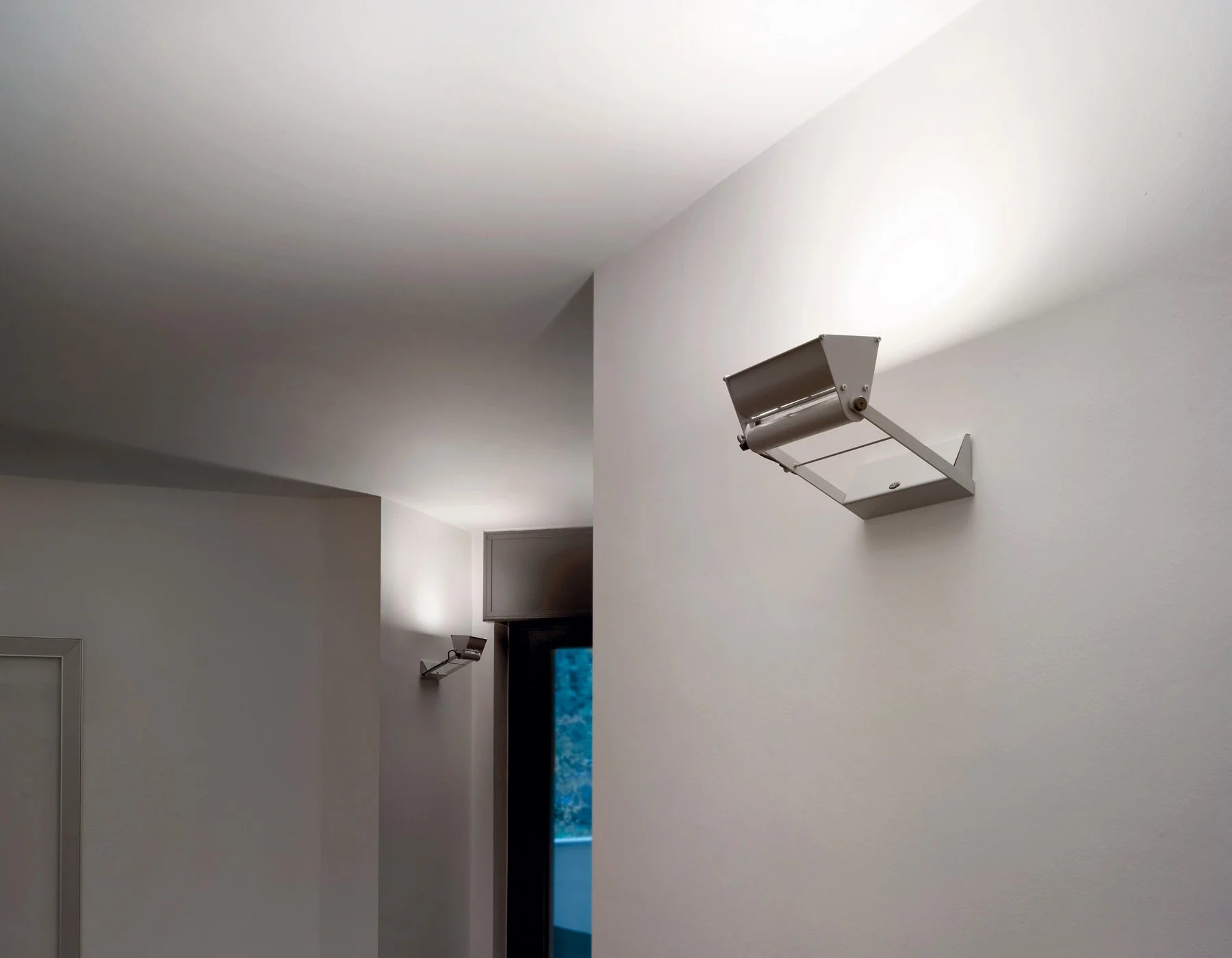 Opus Parete Classic Wall Lamp - Matt White-2
