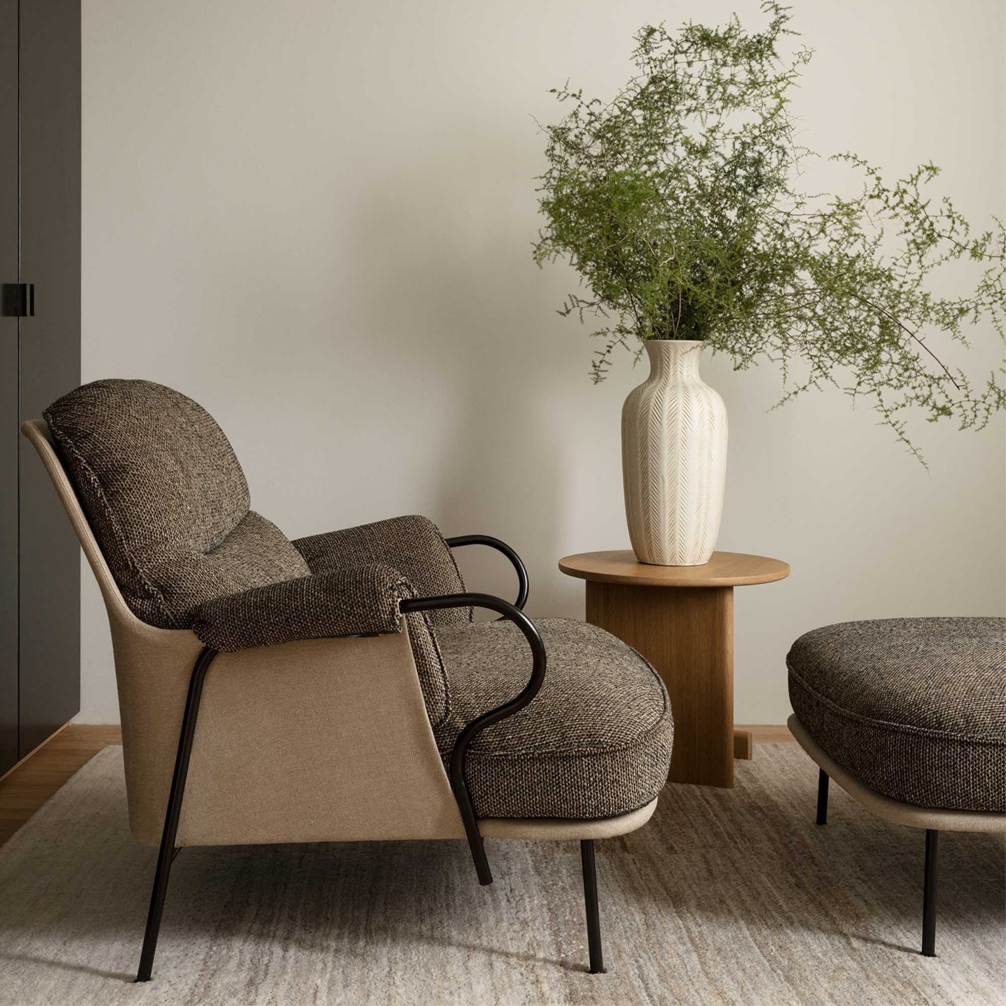 Lyra Lounge Chair With Ottoman - RAL 9005/Fabric A (Lido 12 Ocean)-2