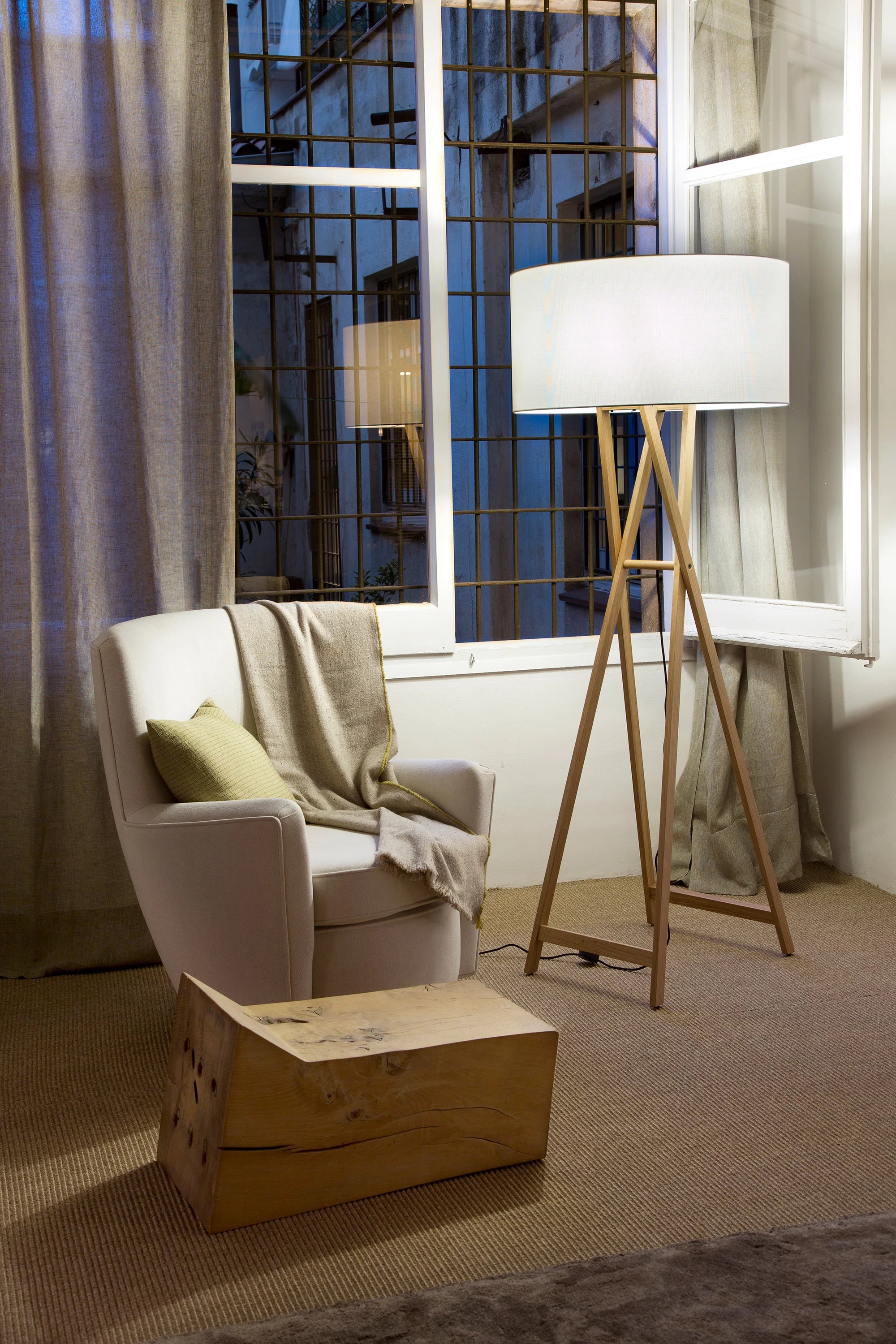 Cala P165 Floor Lamp - Oak/Pearl White-3