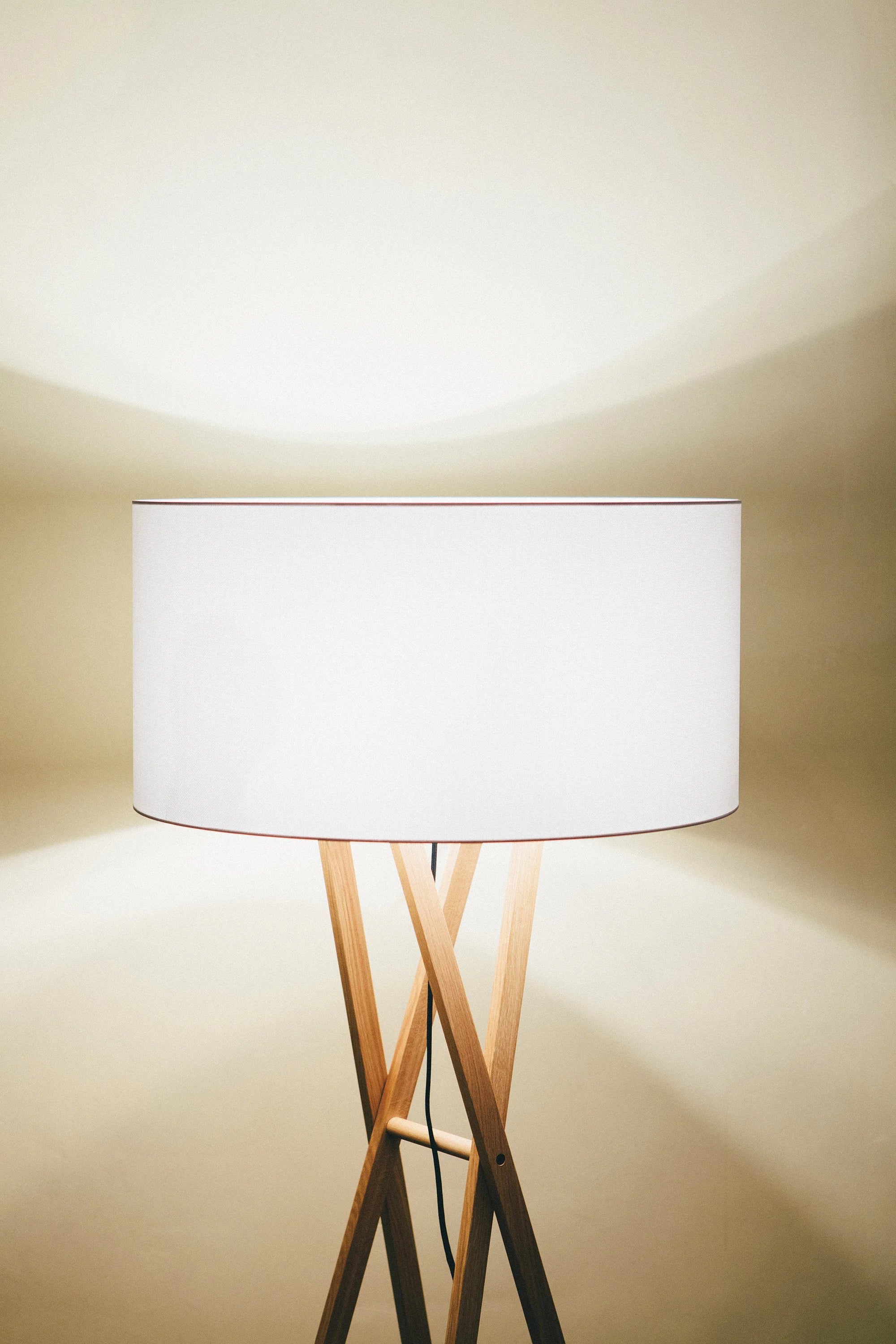 Cala P165 Floor Lamp - Oak/Pearl White-4