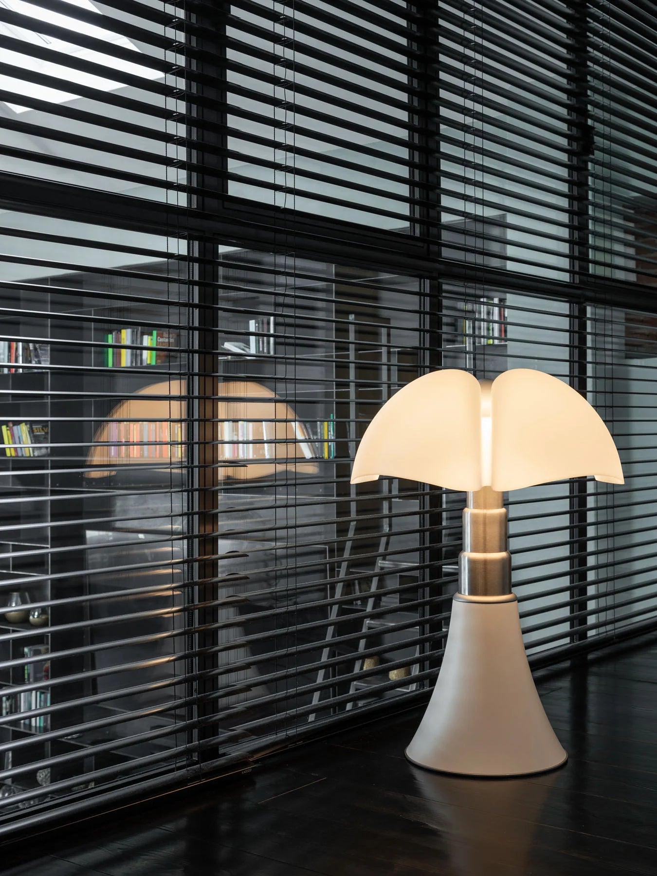 Pipistrello Medio Table Lamp - White Matt/White Opaque-7