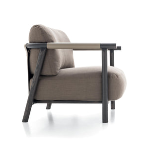 كرسي بذراعين Nathy P1000 - أوكالبتوس (LE05) / جلد كانابا CR10 / قماش P (خزاف 503)