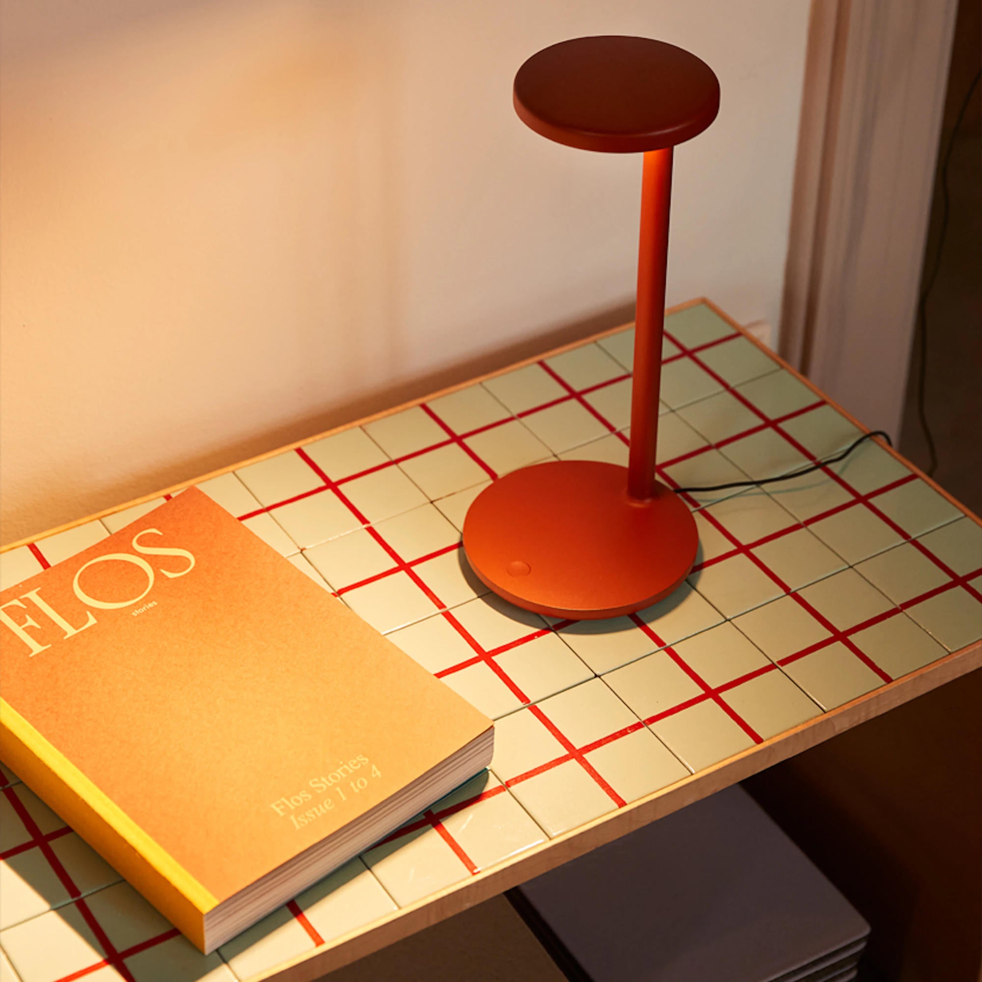 Oblique Qi Table Lamp - Matte Brown-4