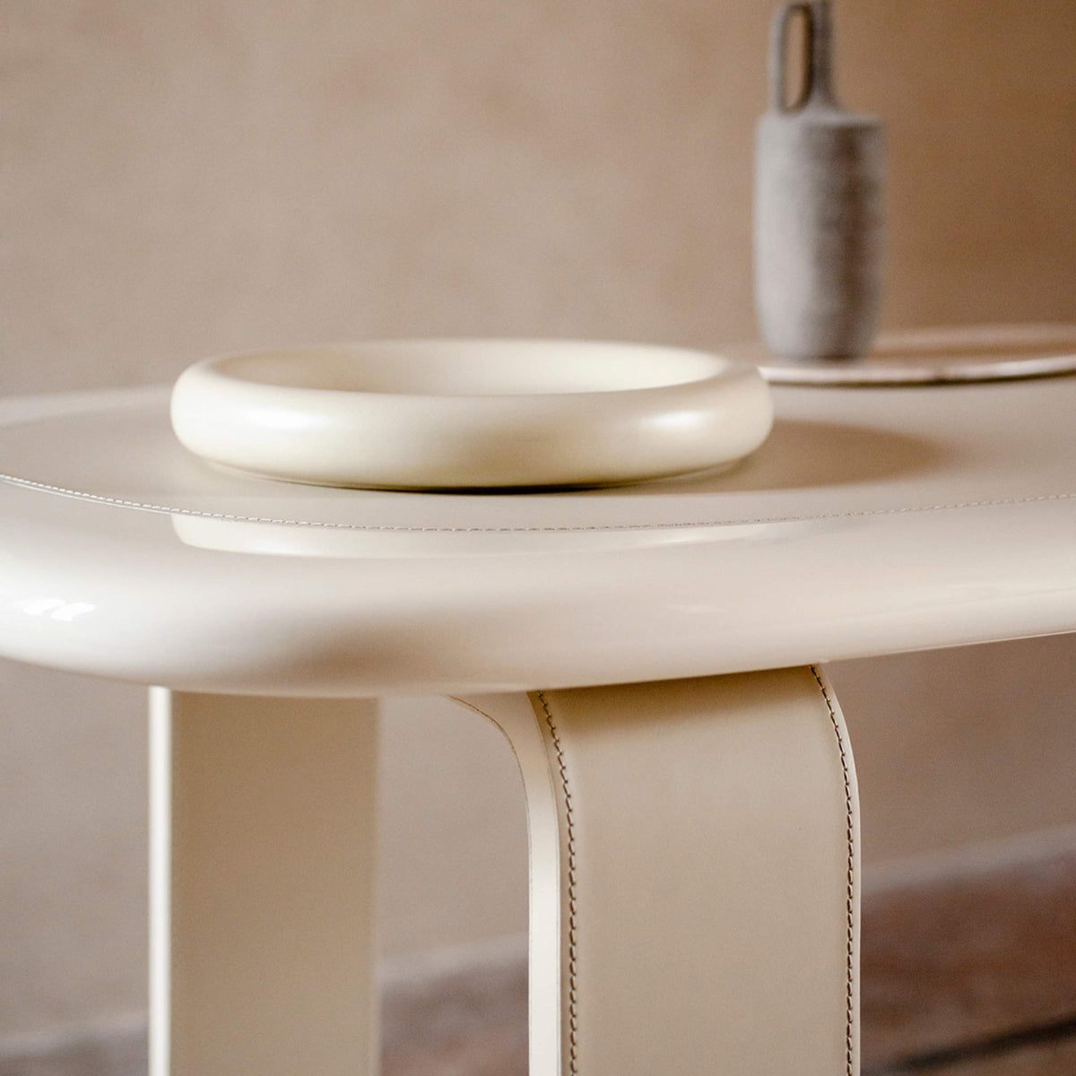 Orbit 75 Tacchini - Orbit 75 Console/Desk - Glossy Chalk/Hide T187 – Designitch