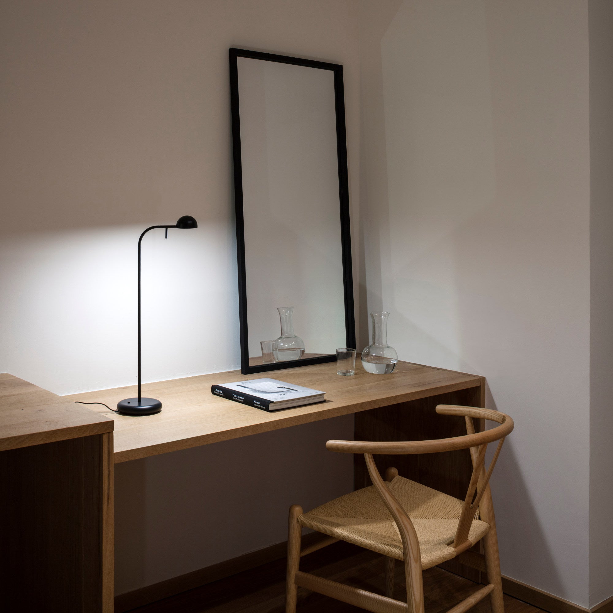 Pin 1650 Table Lamp - Warm White