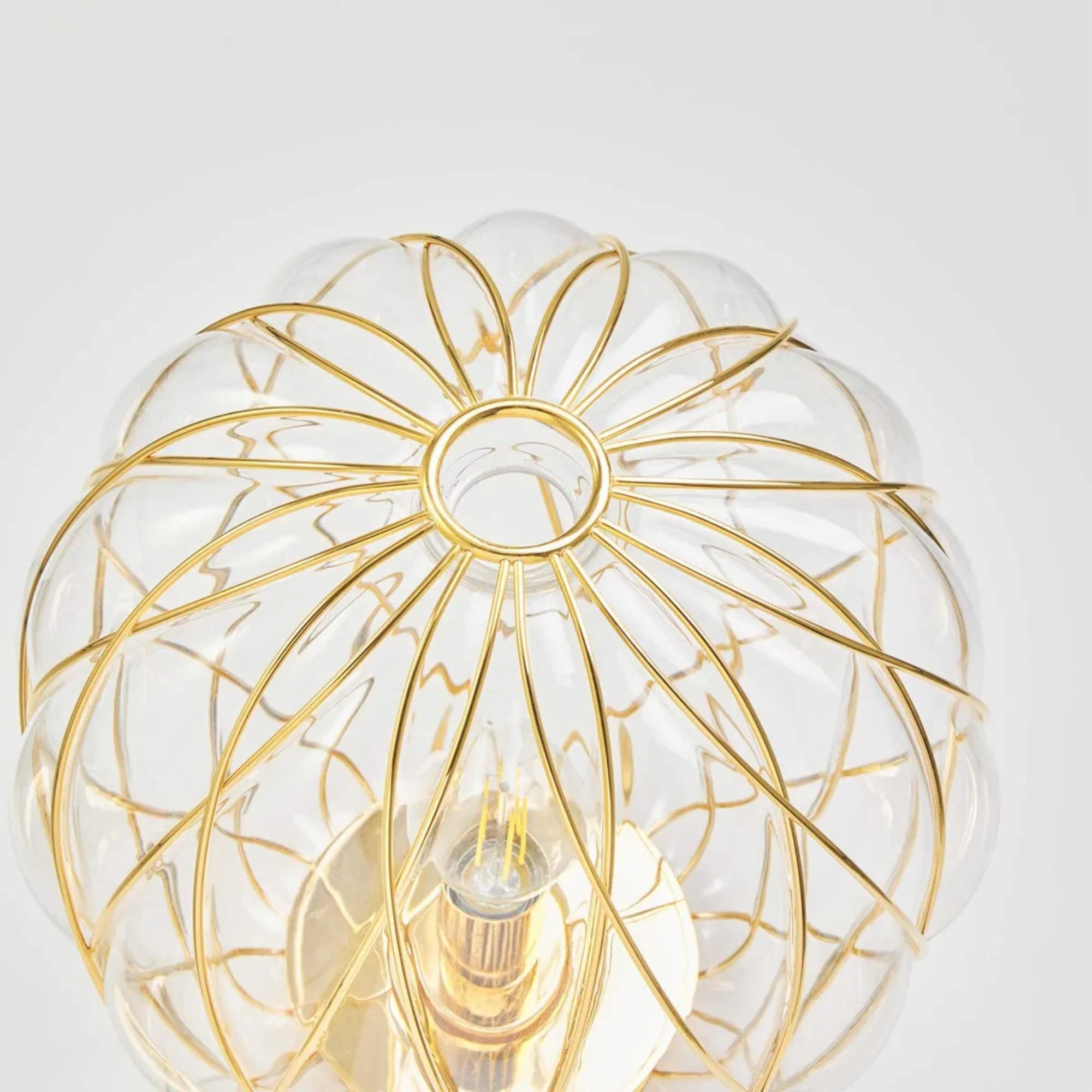 مصباح طاولة على شكل كوز الصنوبر - ذهبي/شفاف