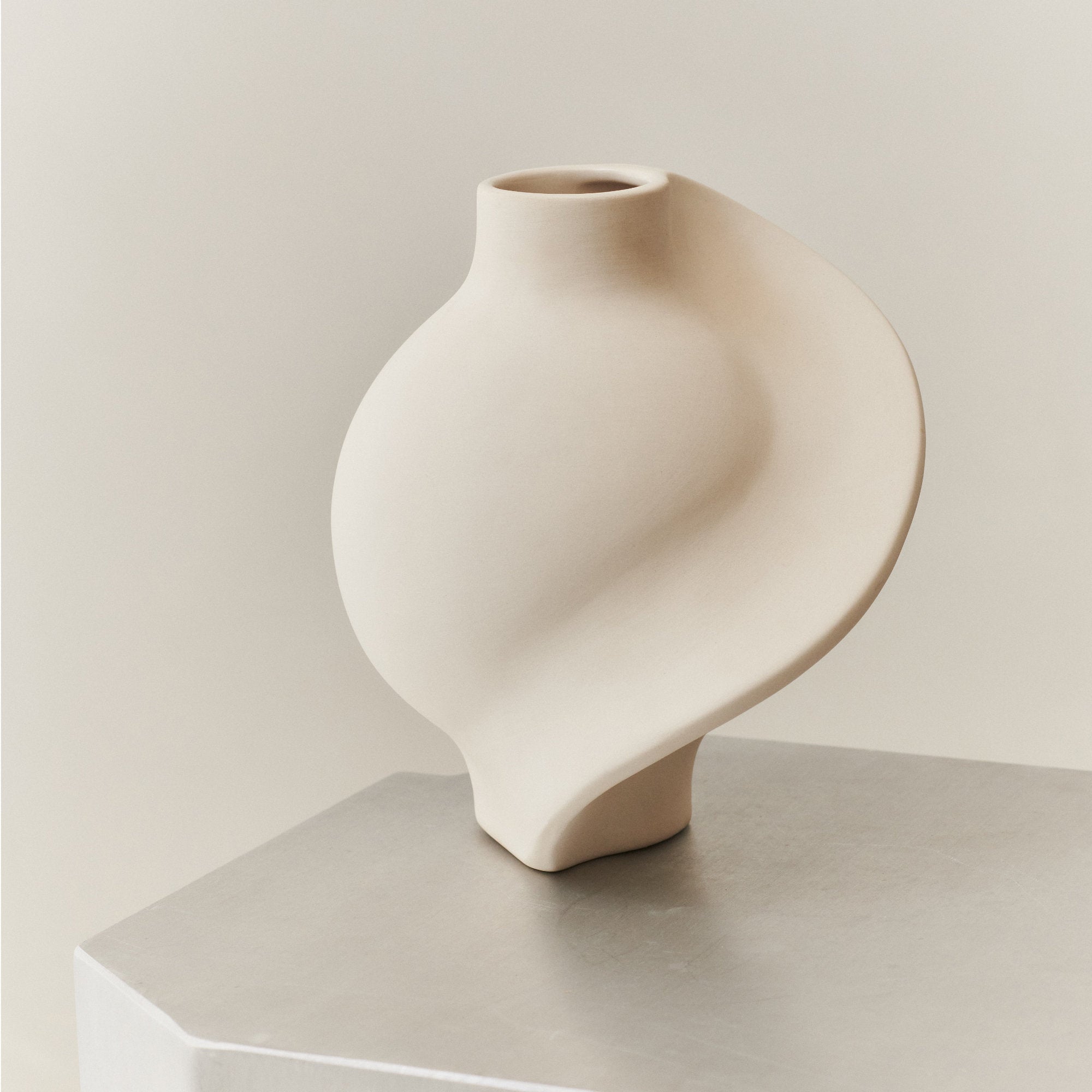 Pirout 02 Vase - Raw White-3