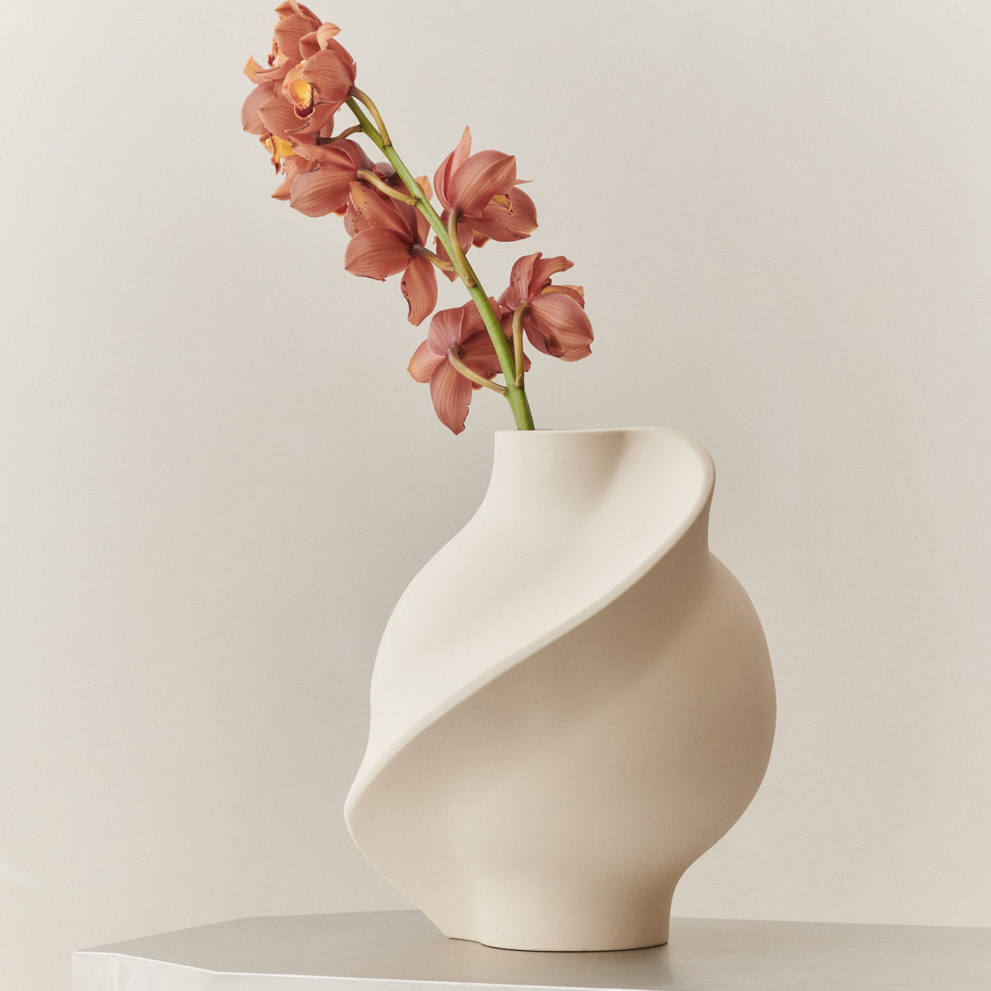 Pirout 01 Vase - Raw White-2
