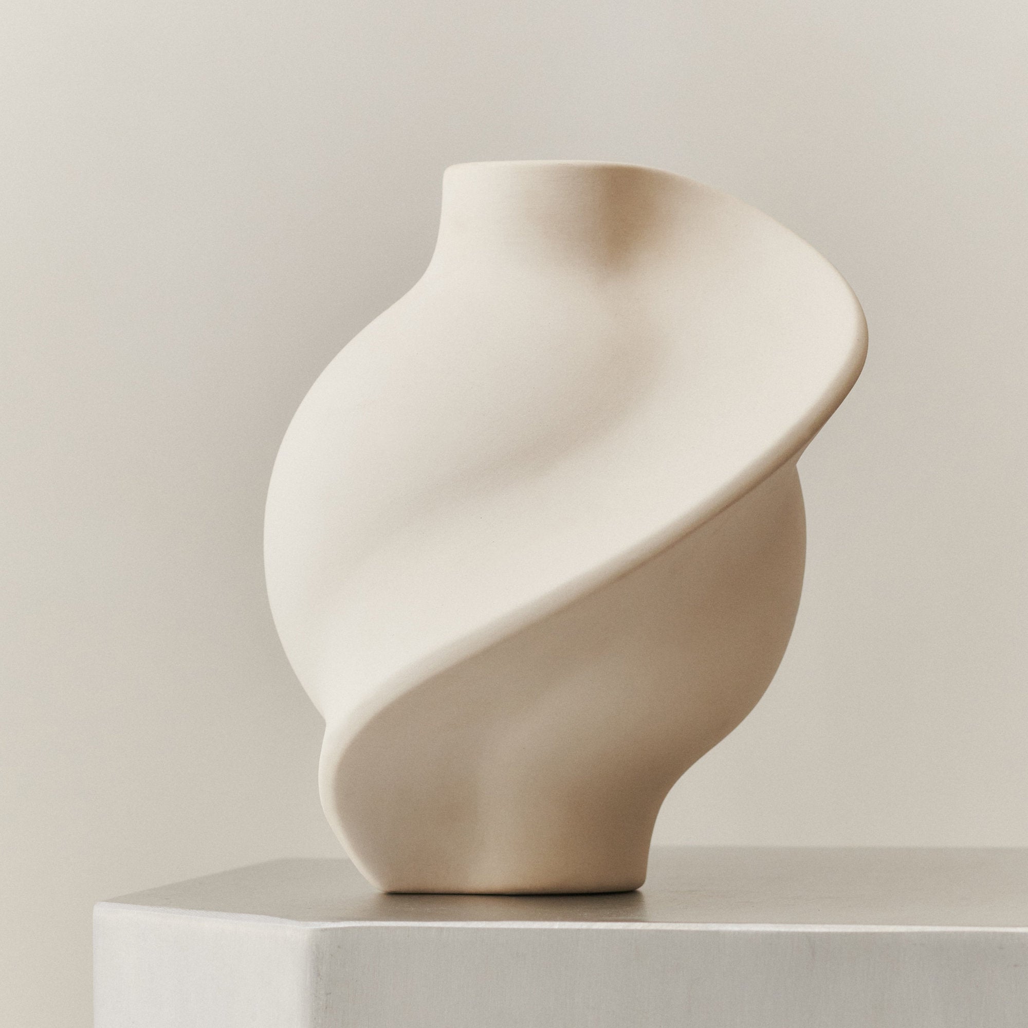 Pirout 01 Vase - Raw White-4