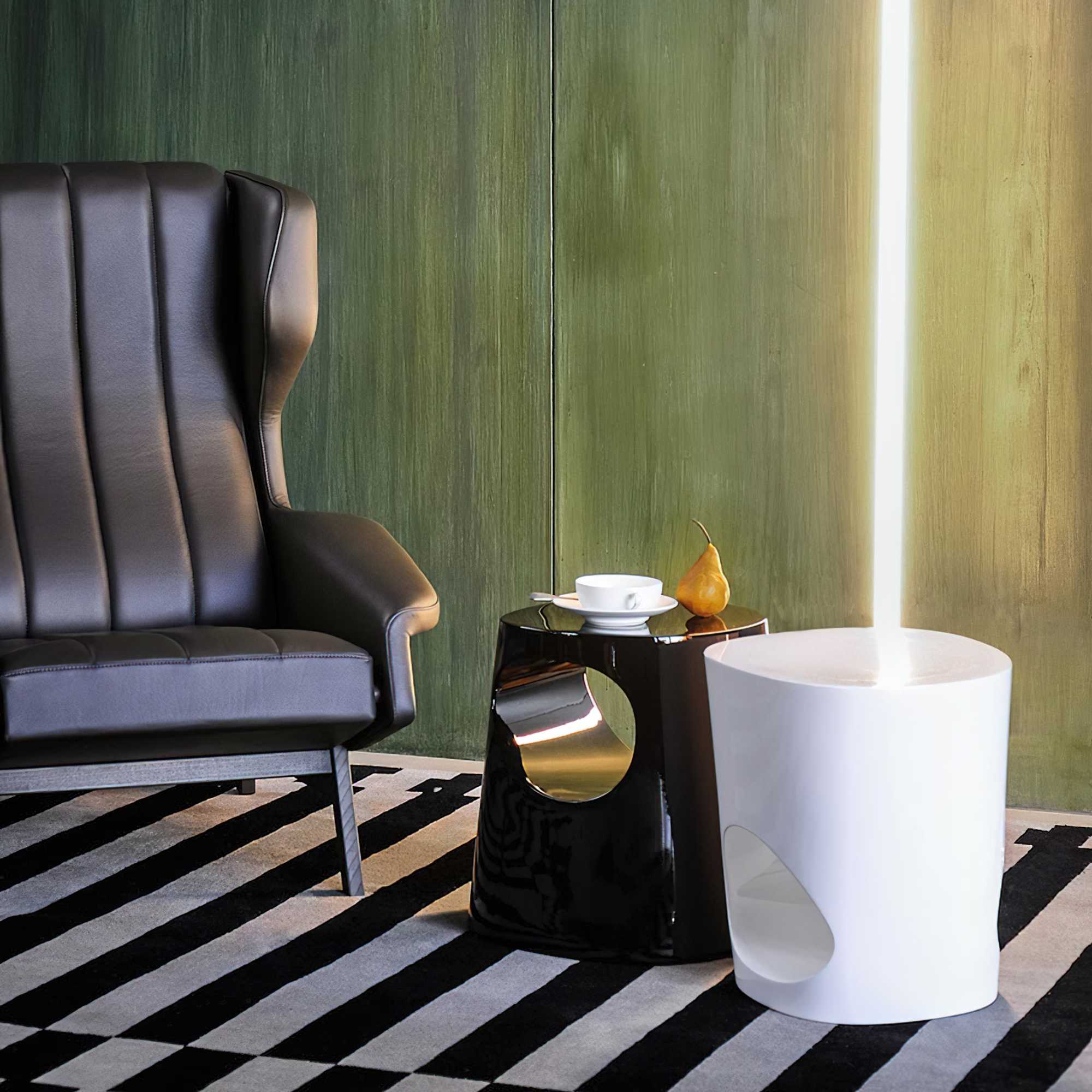 Polar 0PLRTB049 Side Table - Shiny Black T20