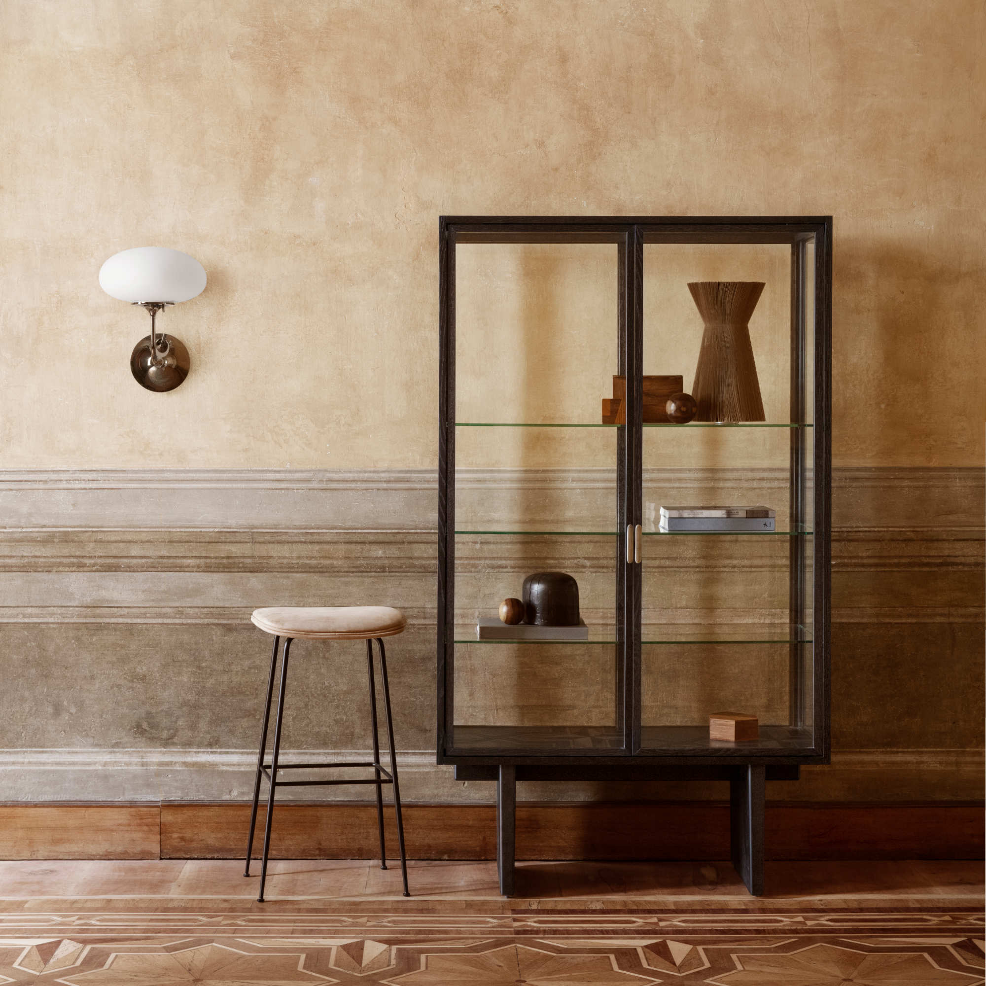 Private Vitrine 10125076 Cabinet - Brown/Black Stained Oak-4