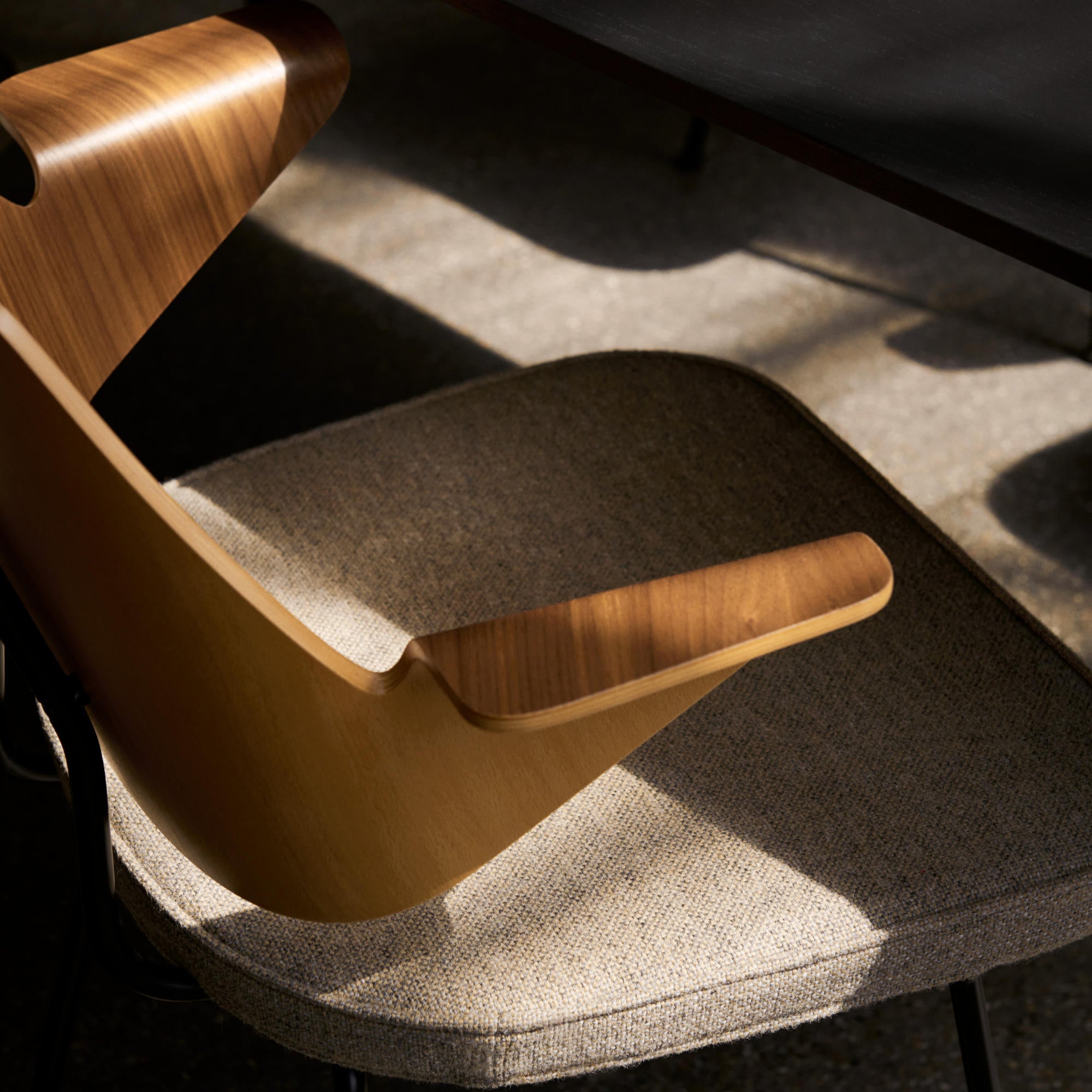 RFH RD7 Dining Chair - Beech Veener/Walnut/Fabric 3 (Hallingdal 227)-4